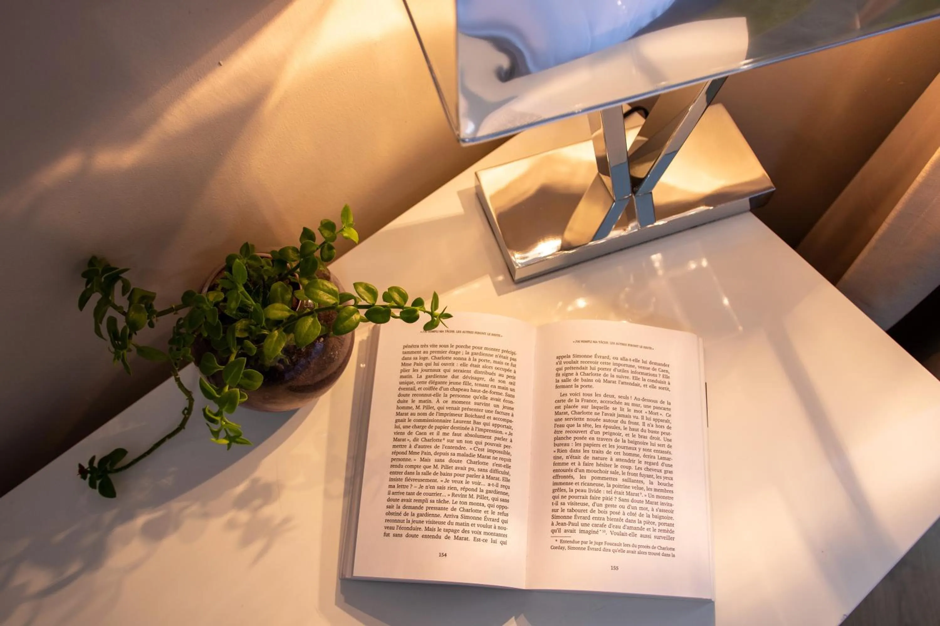 Decorative detail in Hotel Amiraute