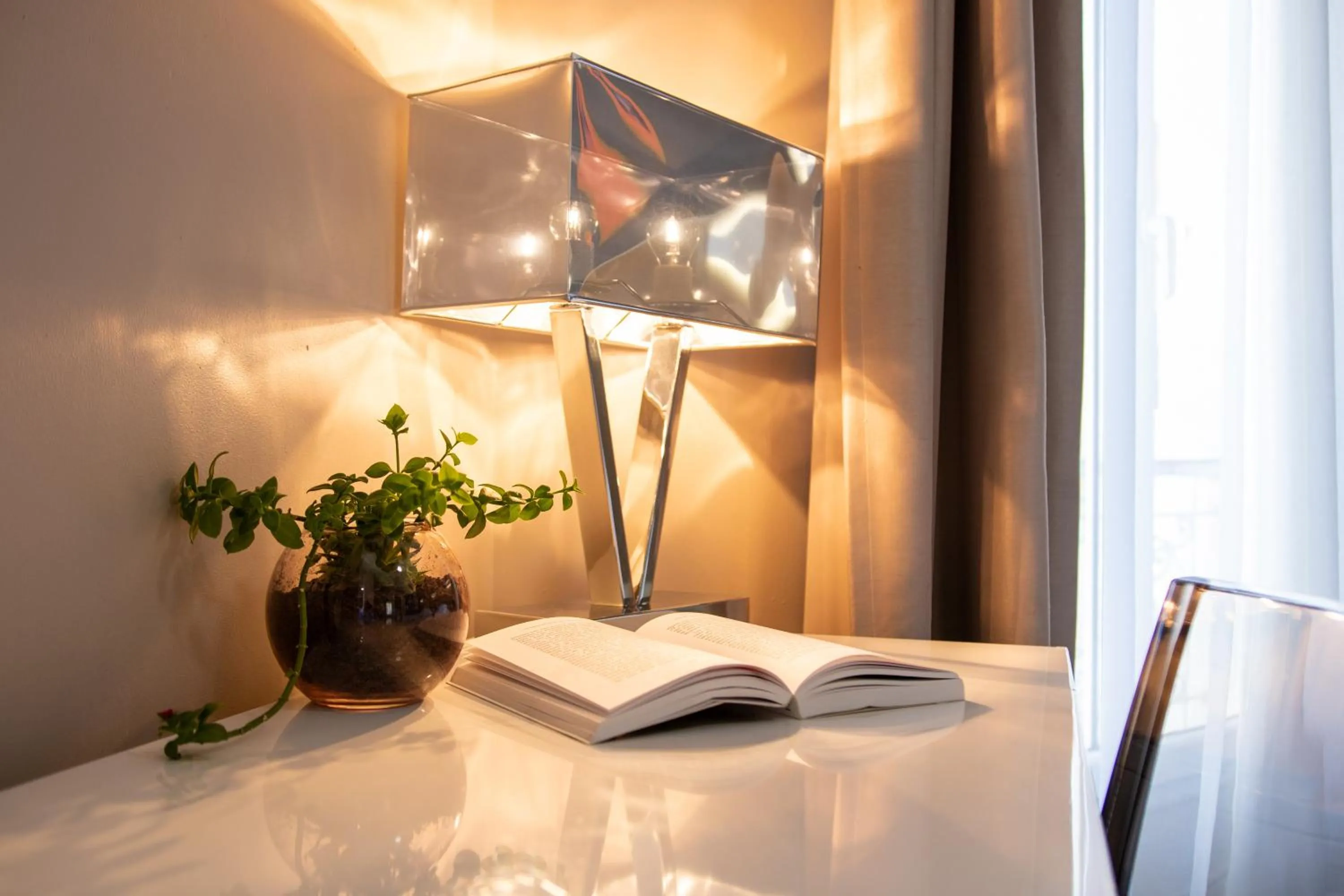 Decorative detail, Bed in Hotel Amiraute