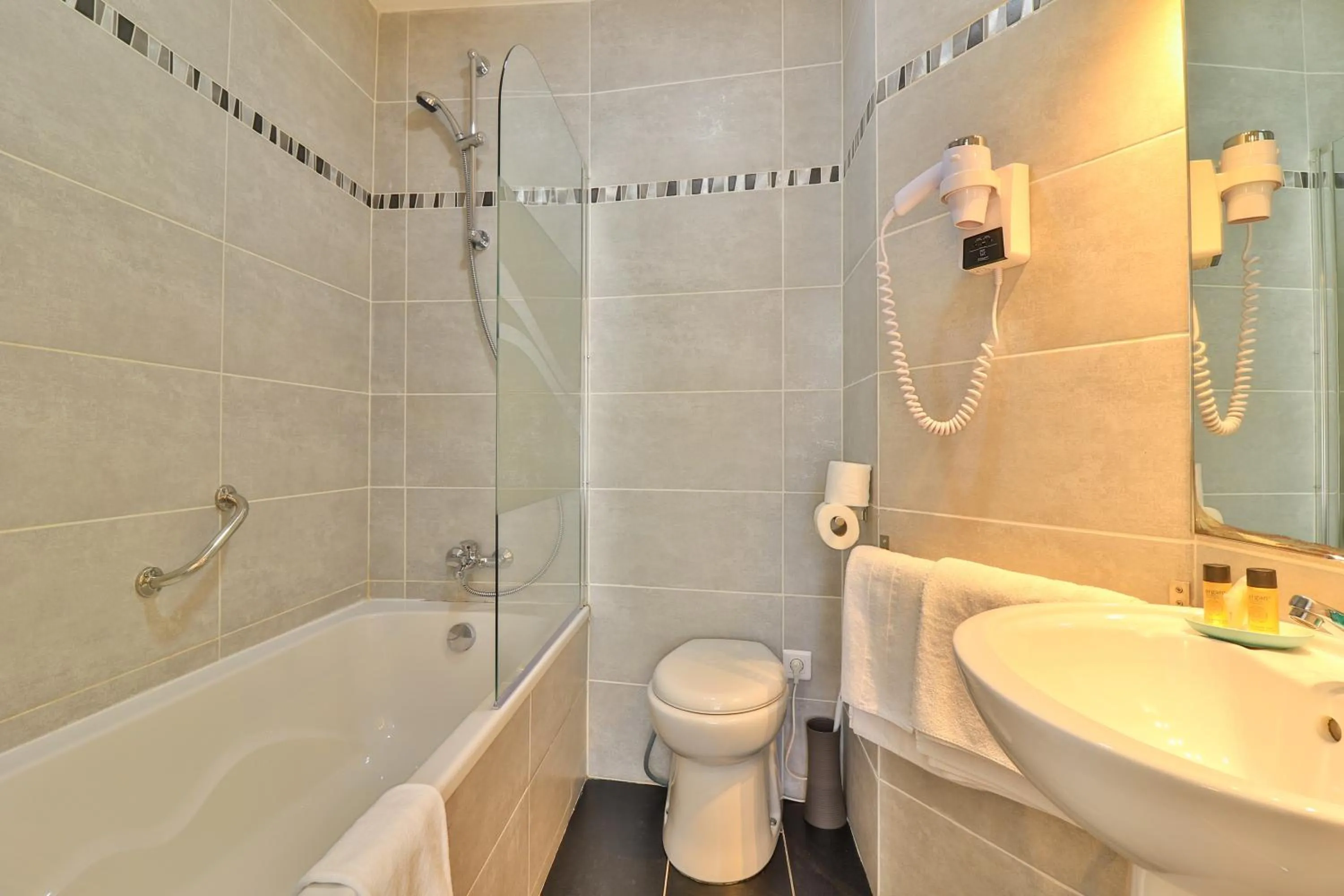 Bathroom in Hotel Amiraute