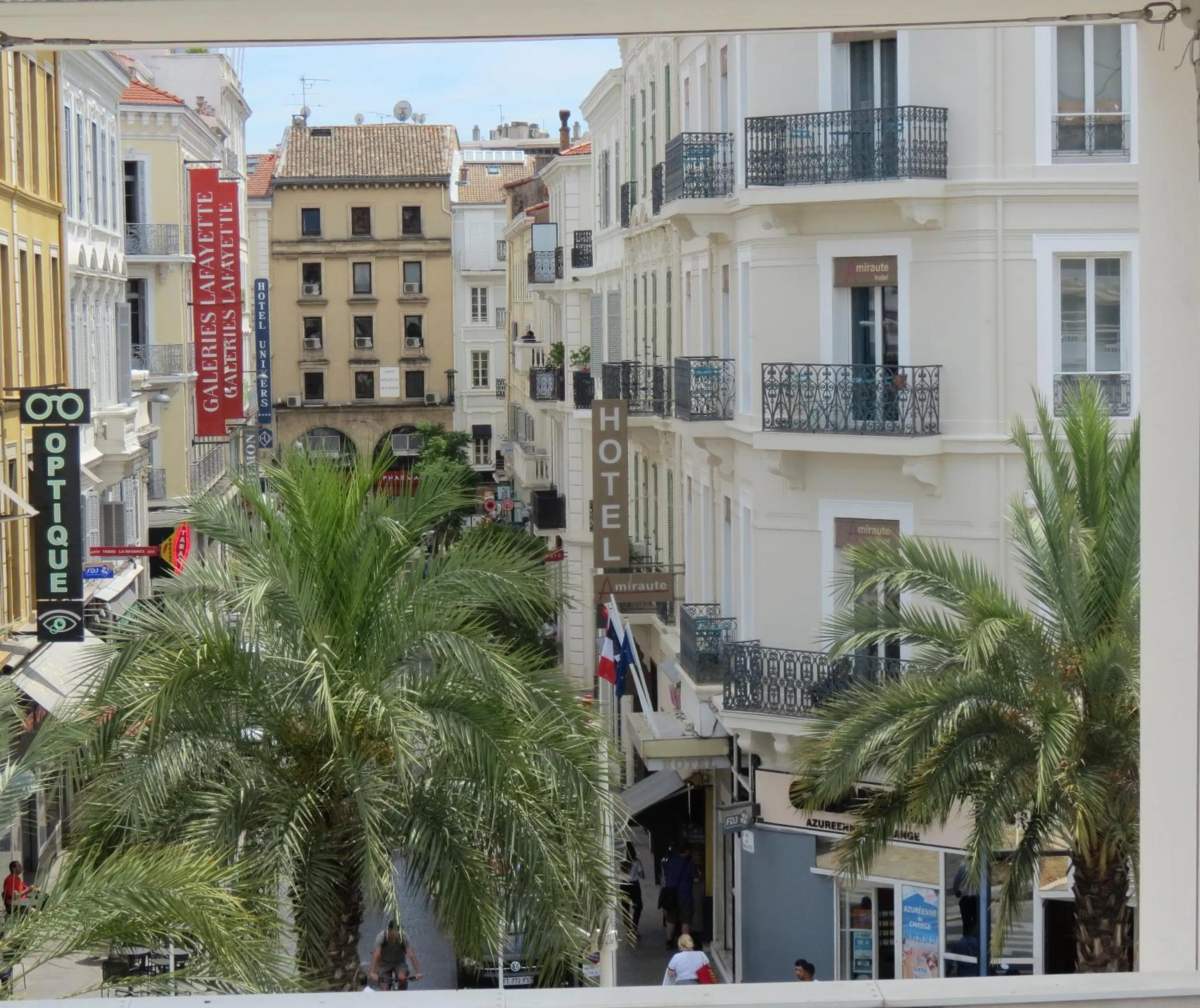 Property building in Hotel Amiraute