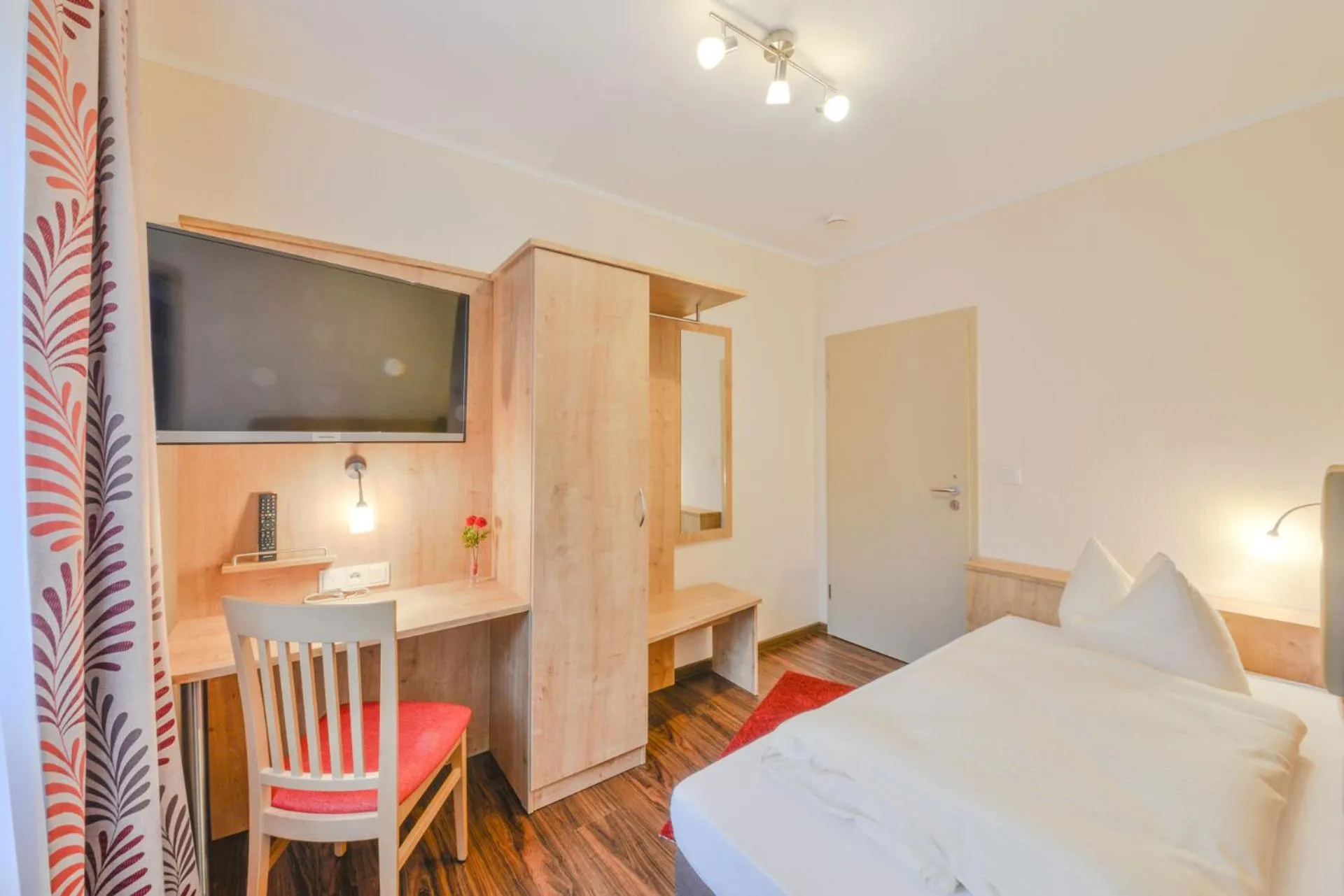 Photo of the whole room, Bed in Hotel Gasthof Hainzinger