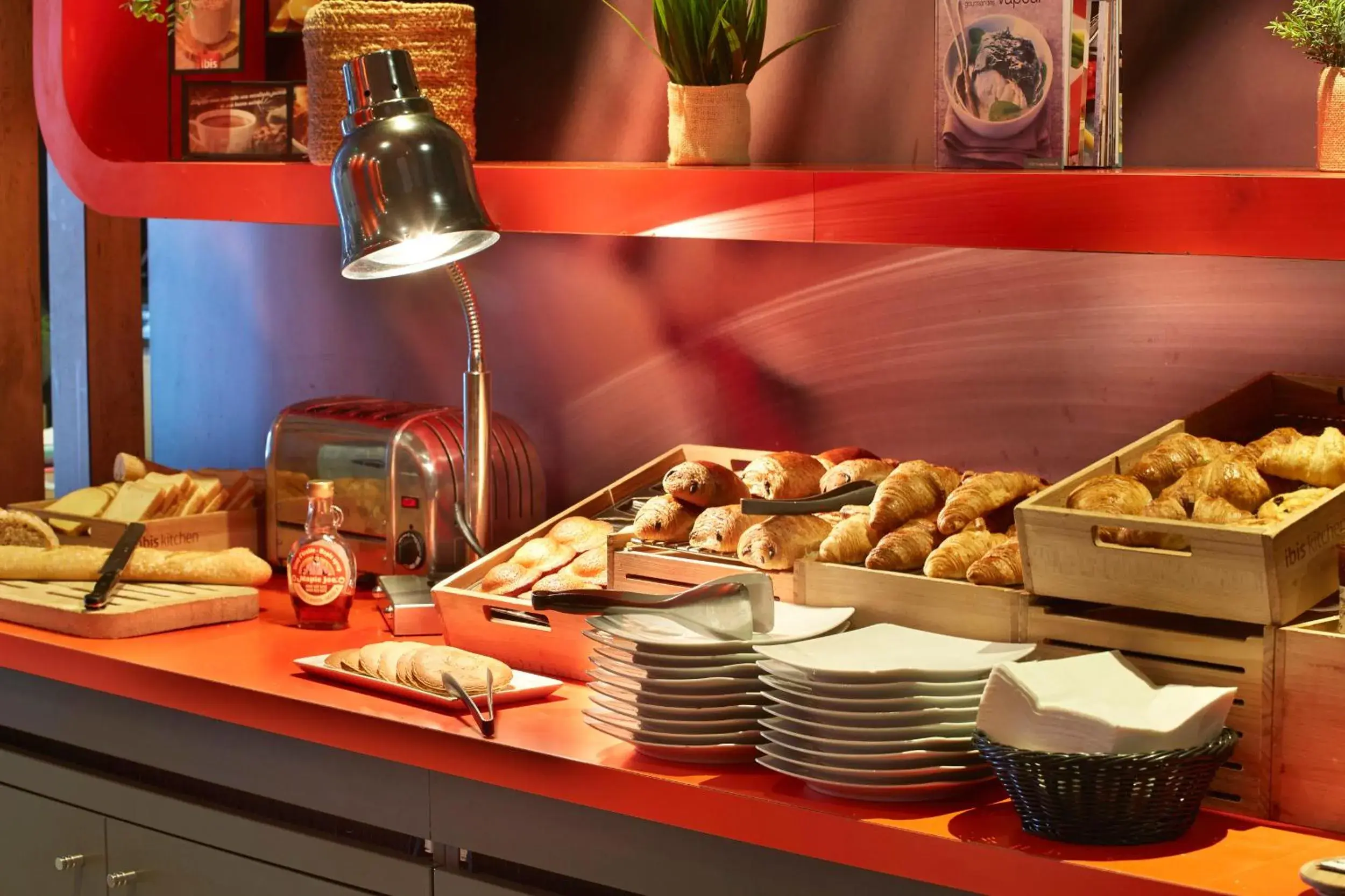 Food and drinks in ibis Lorient Centre Gare Food and drinks in ibis Lorient Centre Gare