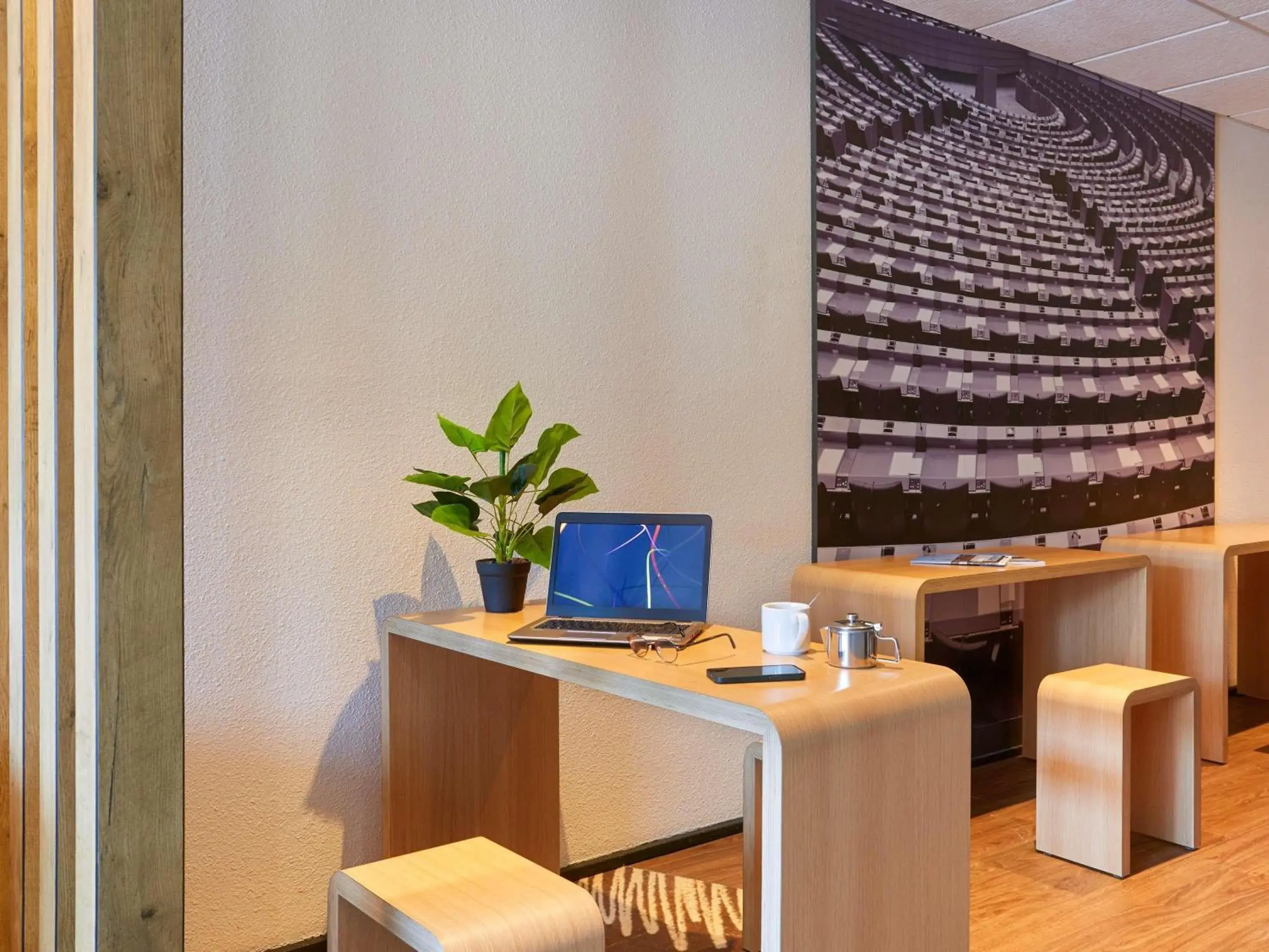 Lounge or bar in ibis Lorient Centre Gare Lounge or bar in ibis Lorient Centre Gare