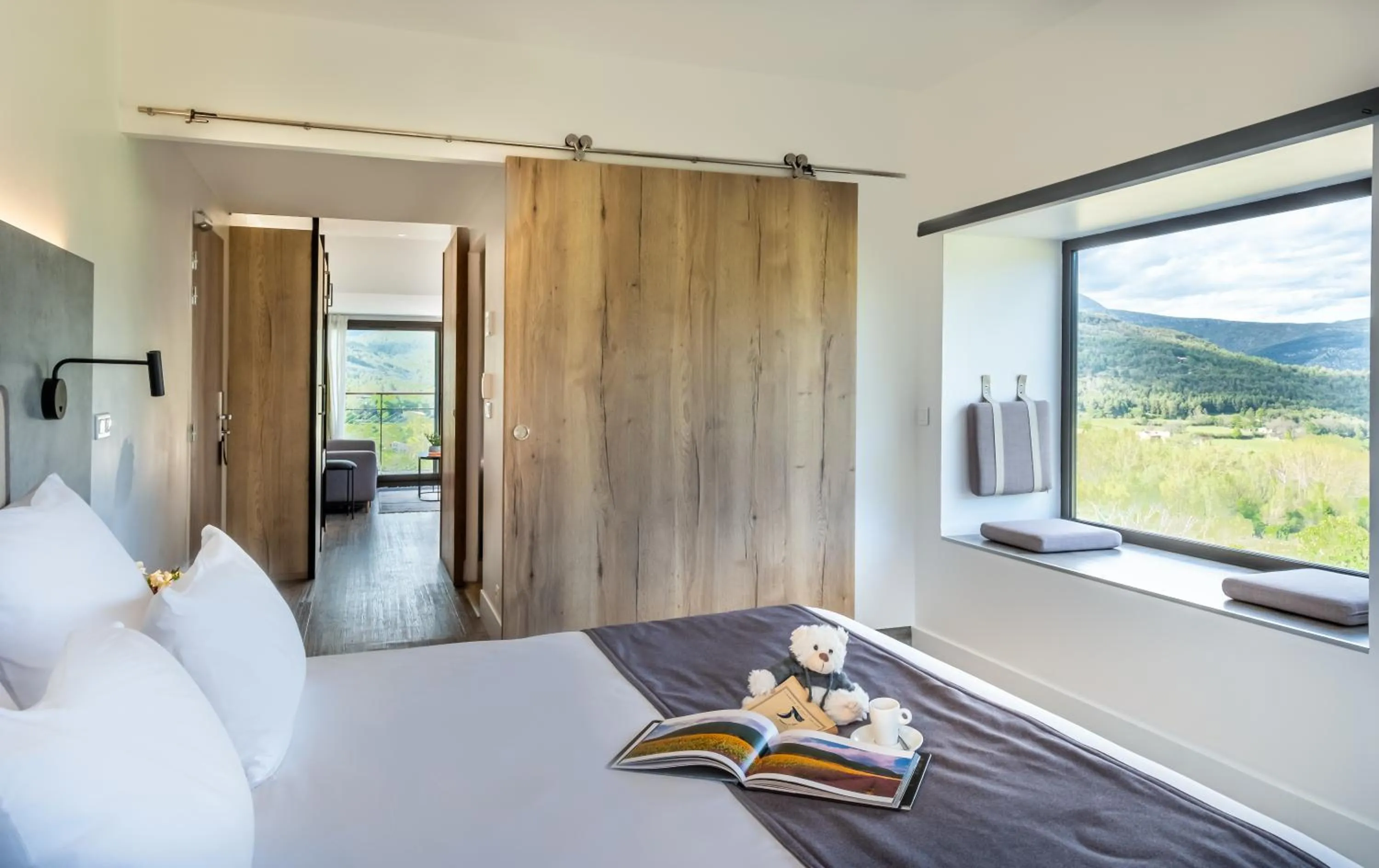People, Bed in Hotel & Spa des Gorges du Verdon