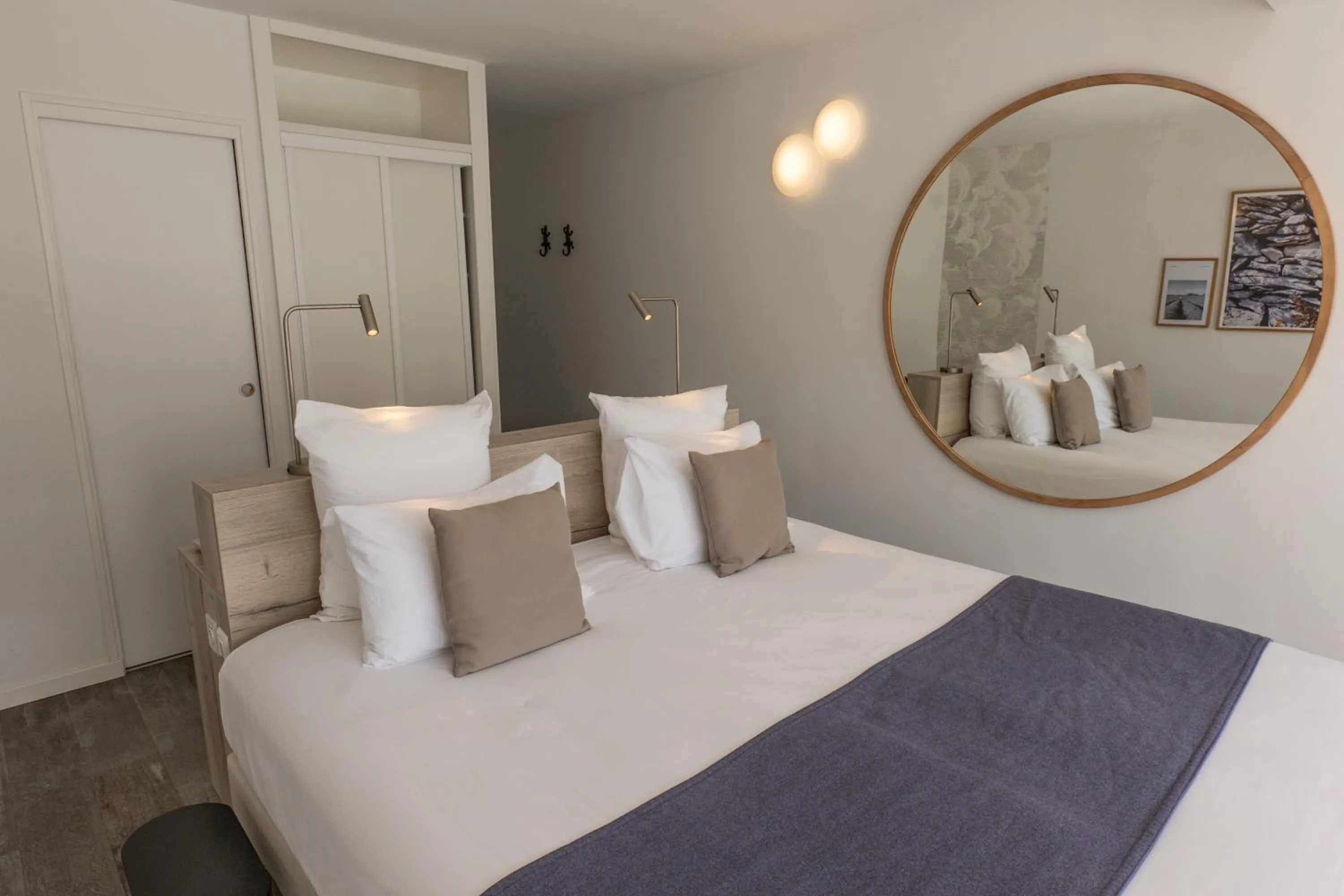 Photo of the whole room, Bed in Hotel & Spa des Gorges du Verdon