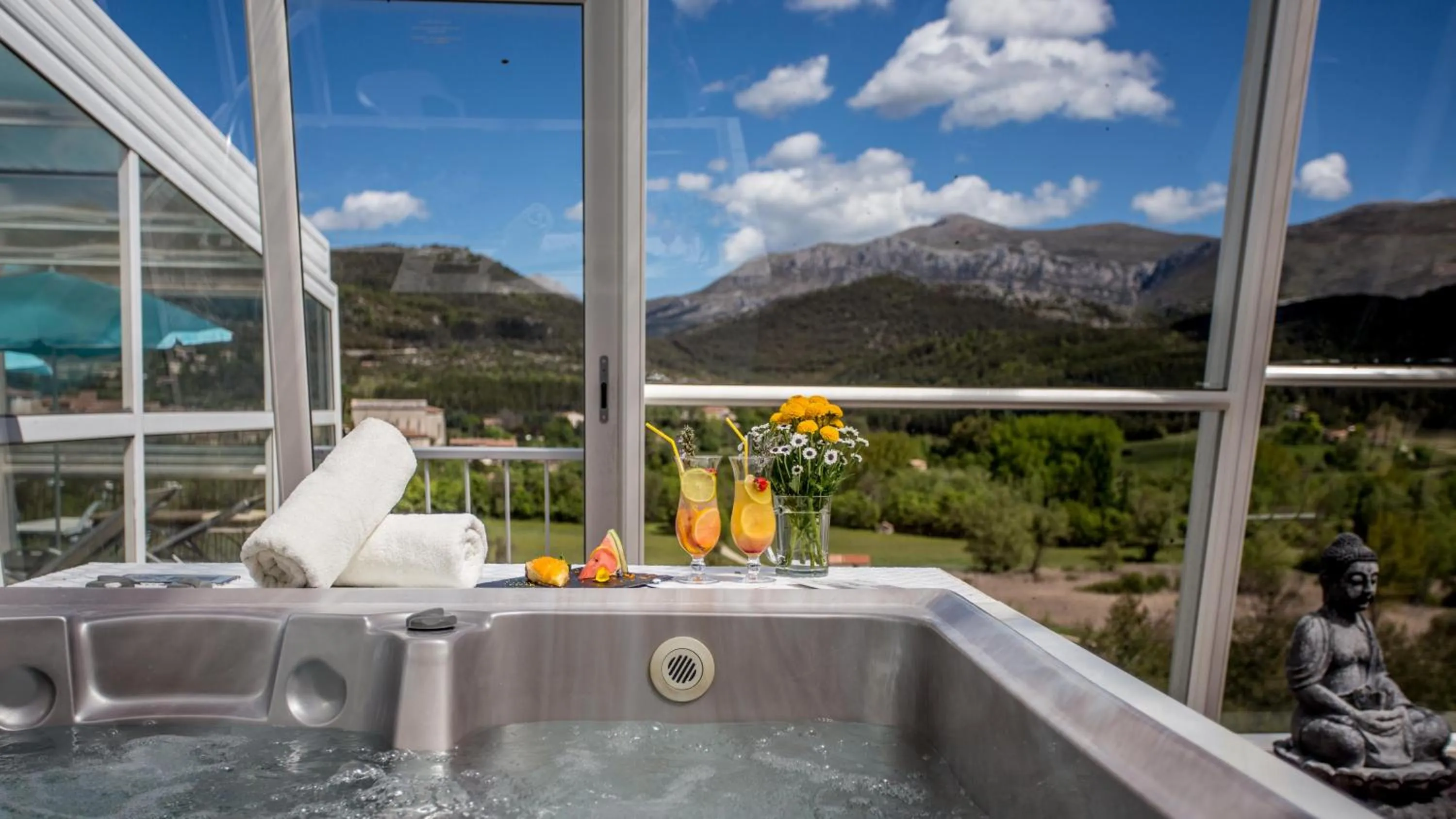 Hot Tub in Hotel & Spa des Gorges du Verdon