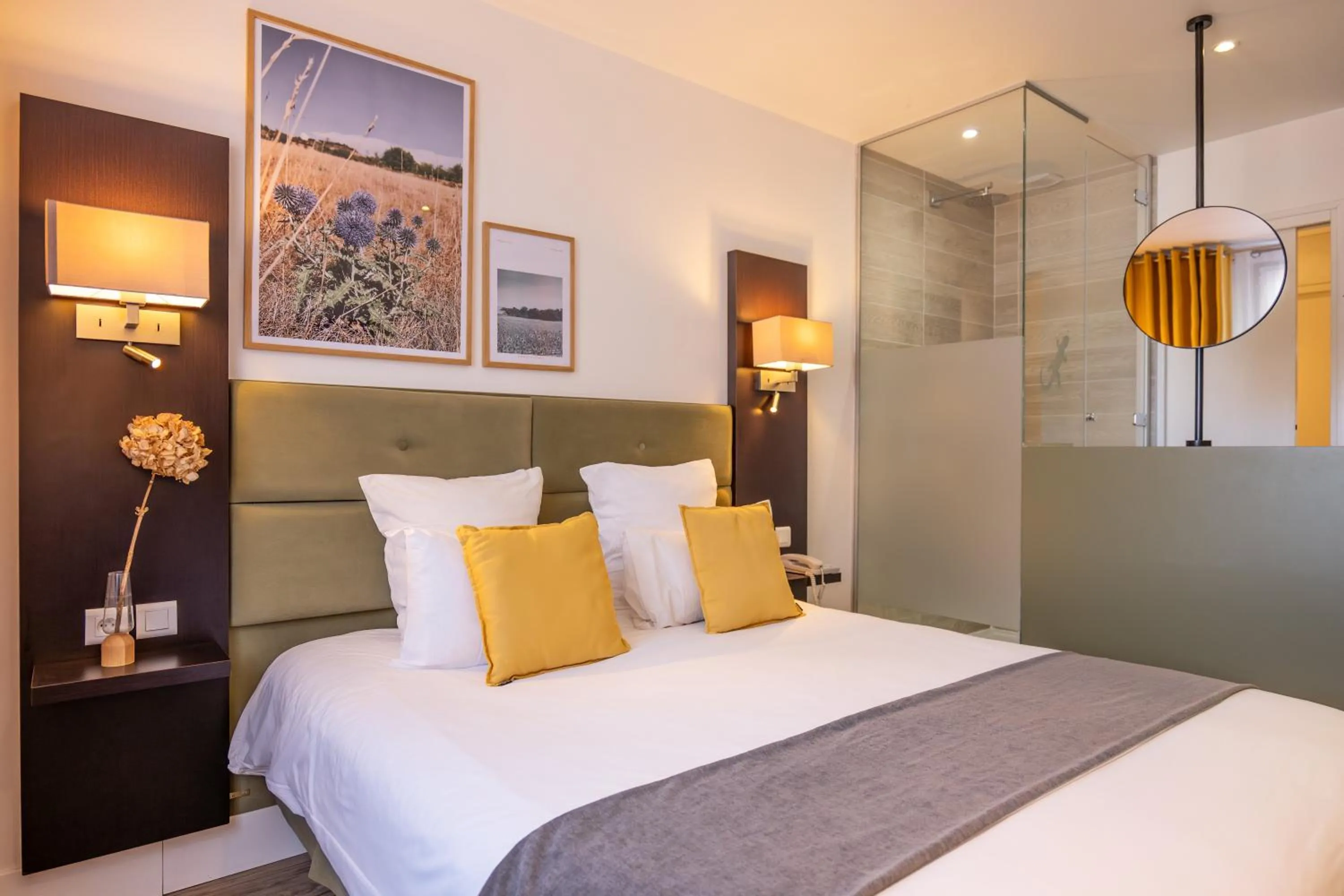 Photo of the whole room, Bed in Hotel & Spa des Gorges du Verdon