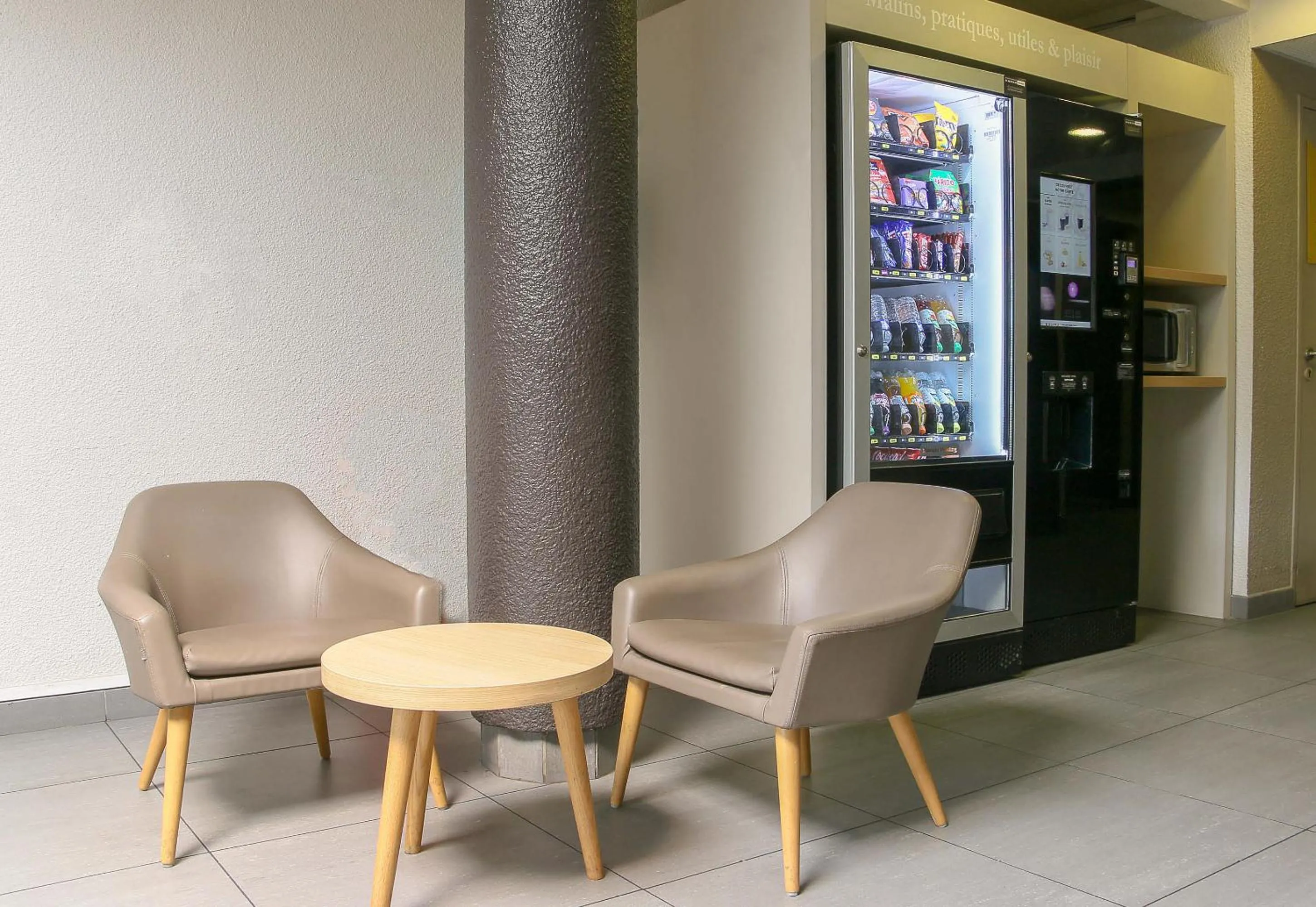 Seating area in B&B HOTEL Marseille Estaque