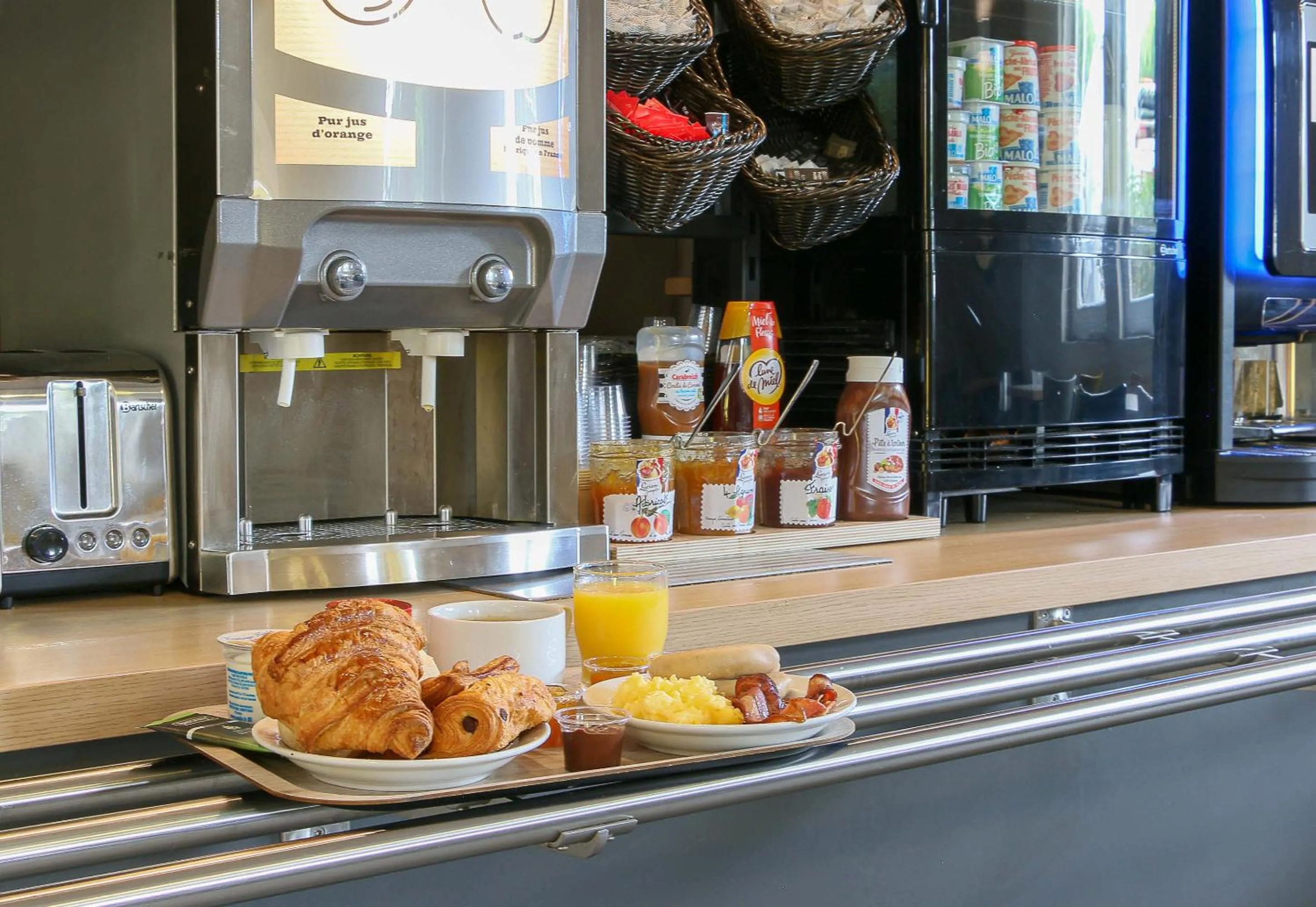 Buffet breakfast in B&B HOTEL Marseille Estaque