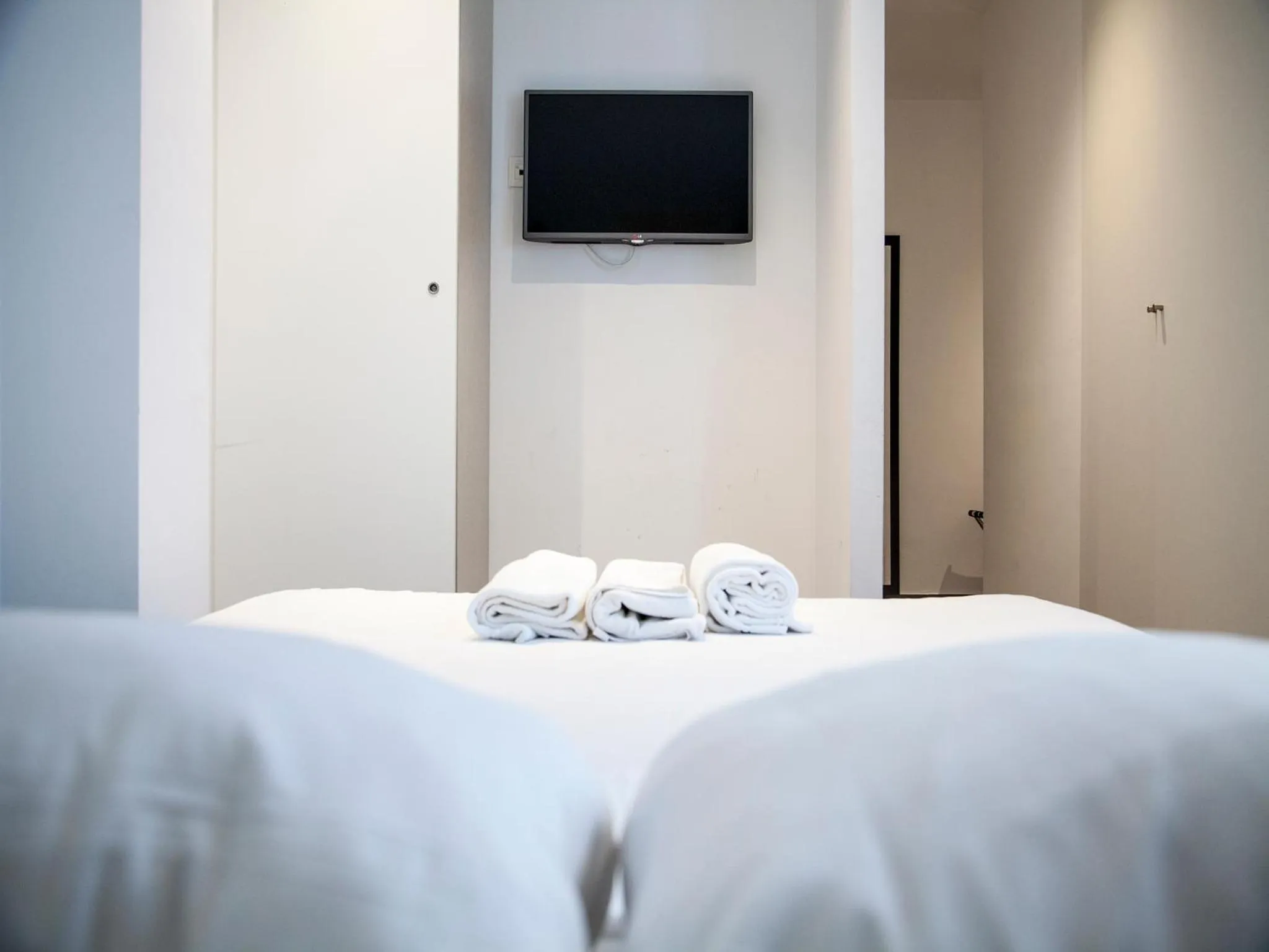 Bedroom, Bed in Flats Friends Soho Suites