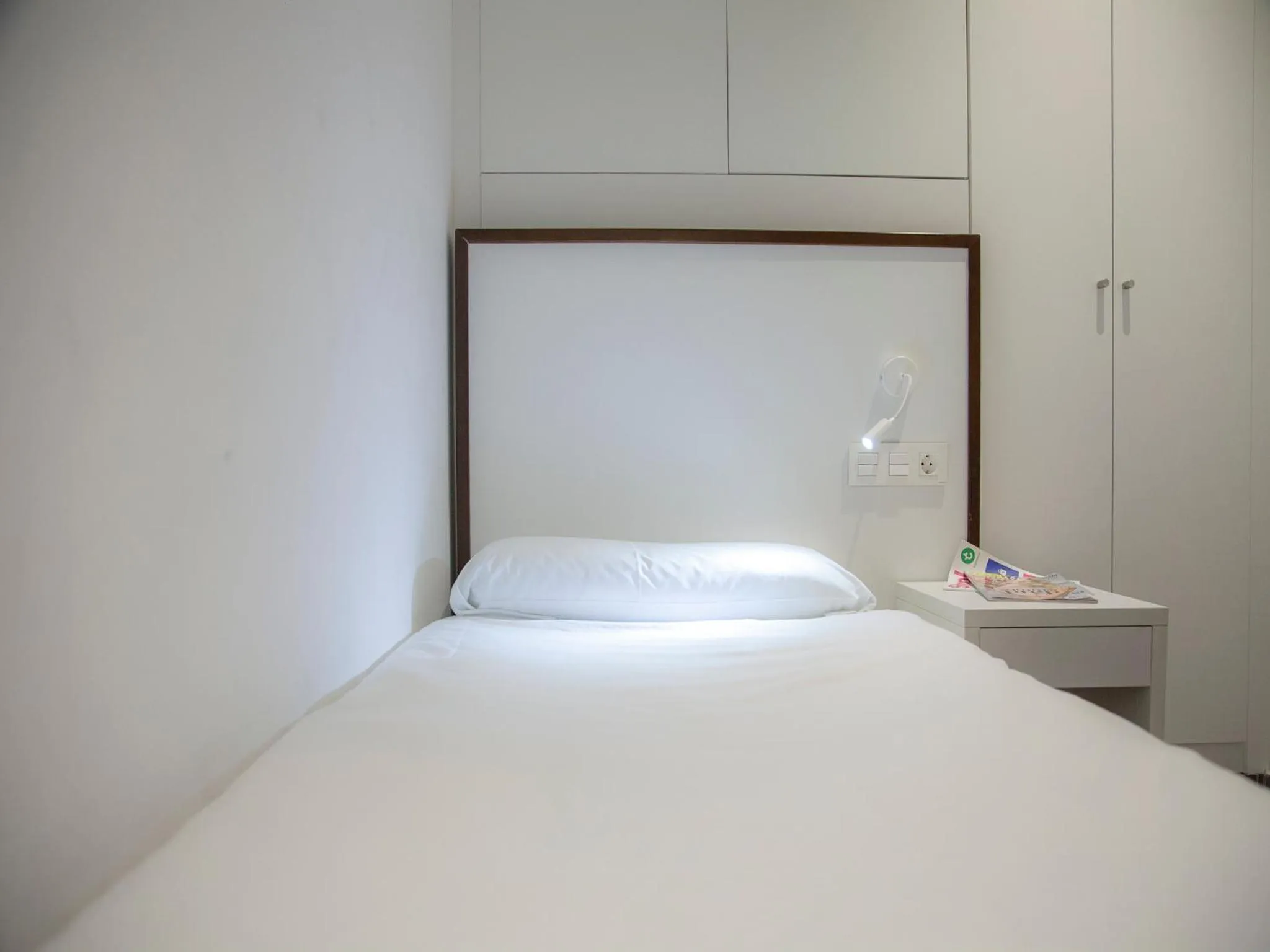 Bedroom, Bed in Flats Friends Soho Suites