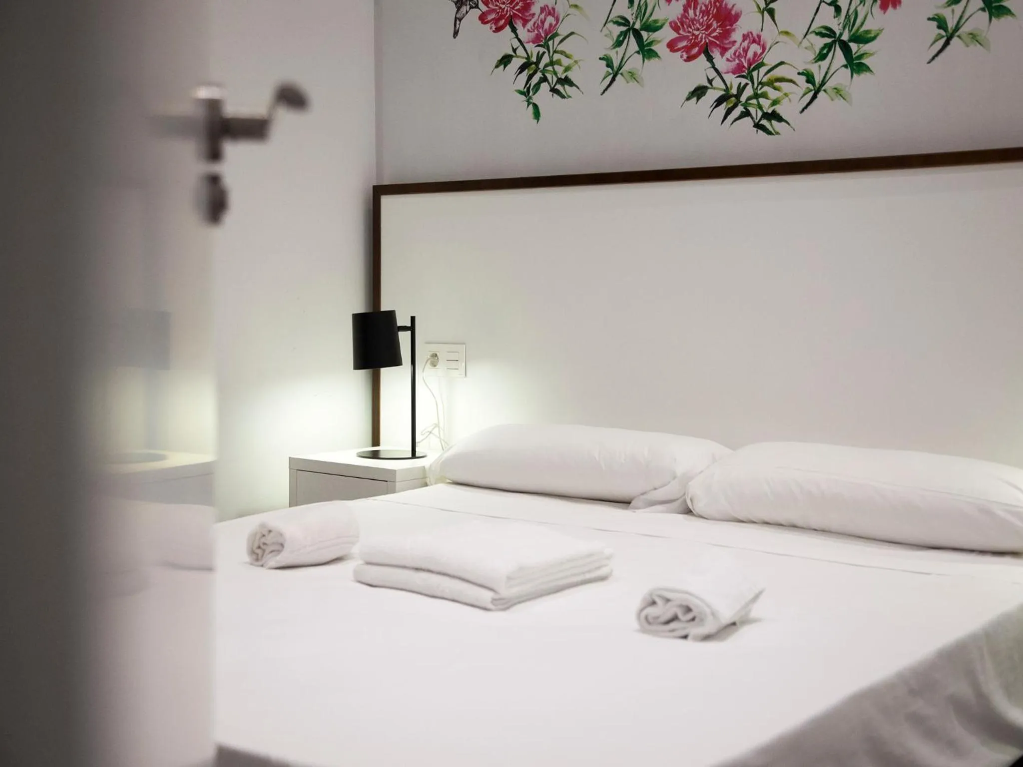 Bedroom, Bed in Flats Friends Soho Suites