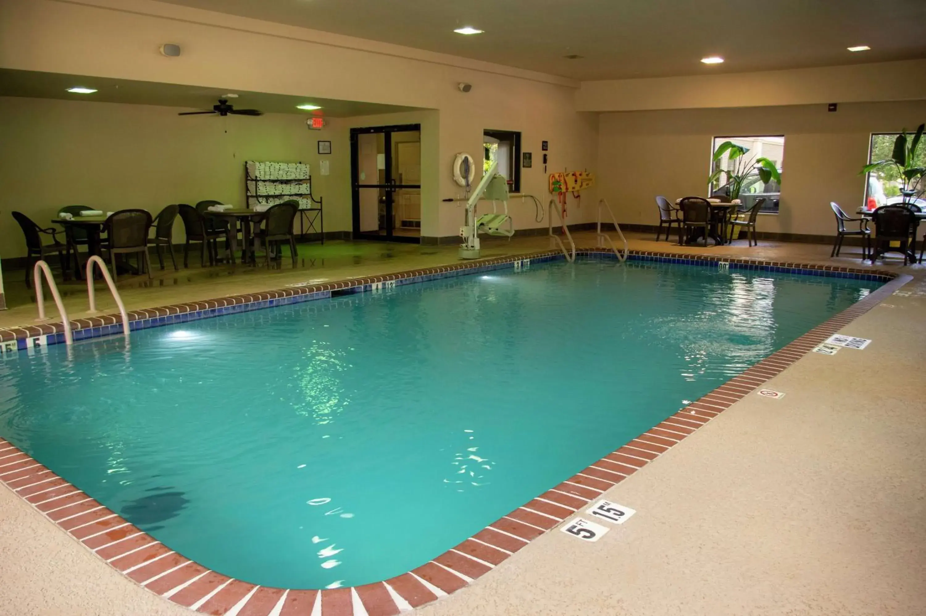 Swimming pool in Hampton Inn St. Louis-Chesterfield Swimming pool in Hampton Inn St. Louis-Chesterfield