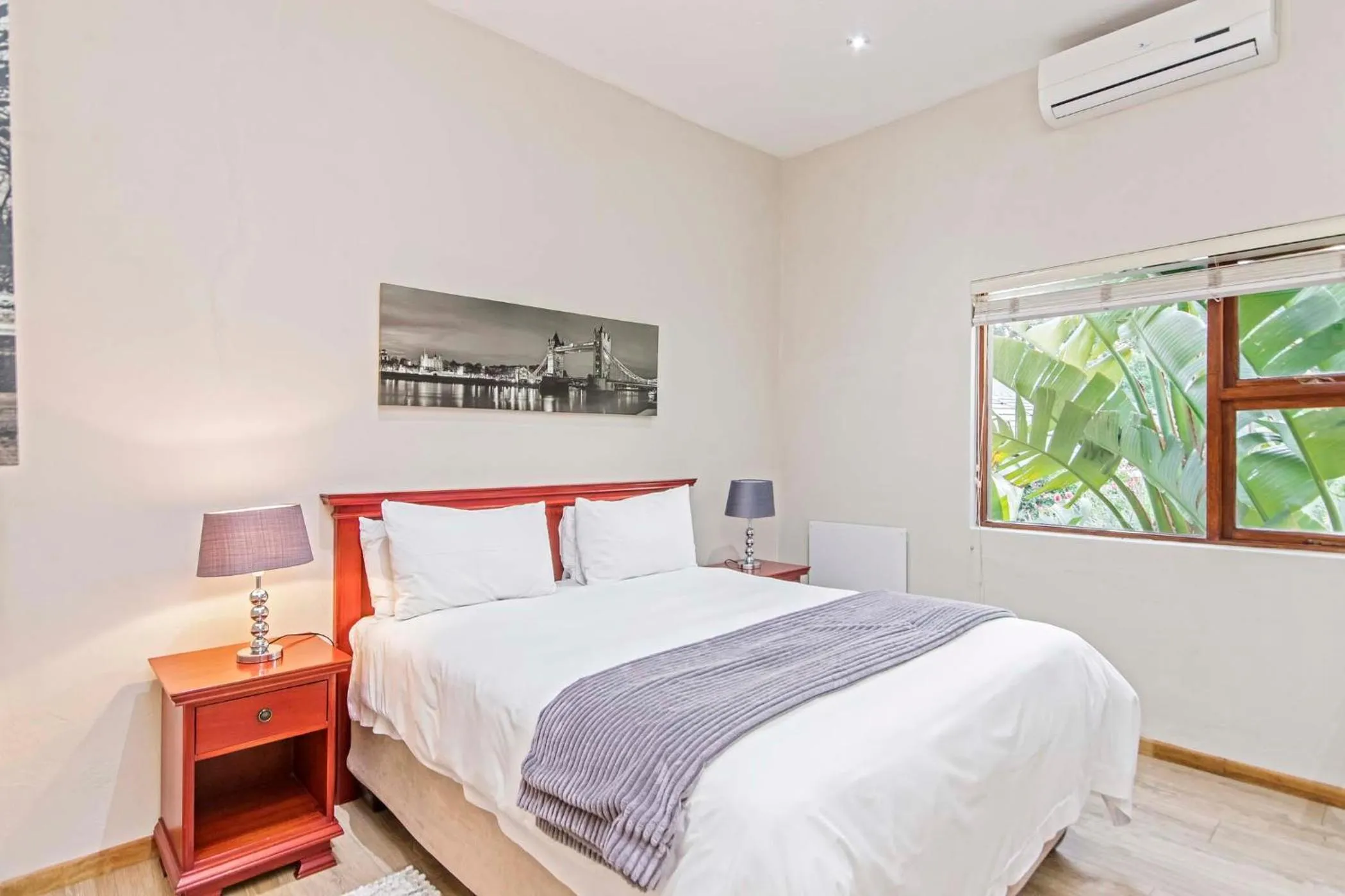 Bed in Dunton Guest House