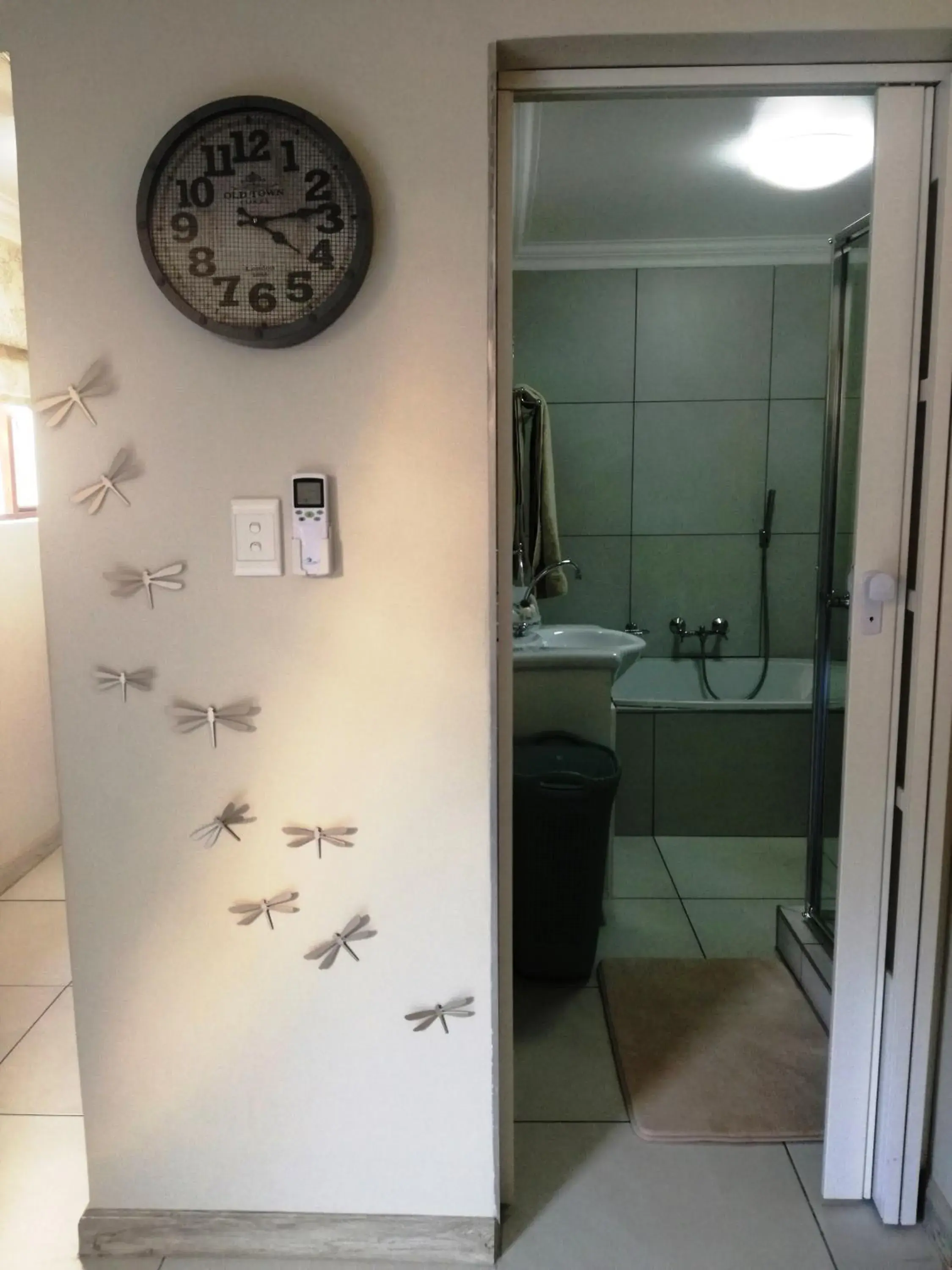 Deluxe Queen Studio - single occupancy in Dunton Guest House Deluxe Queen Studio - single occupancy in Dunton Guest House