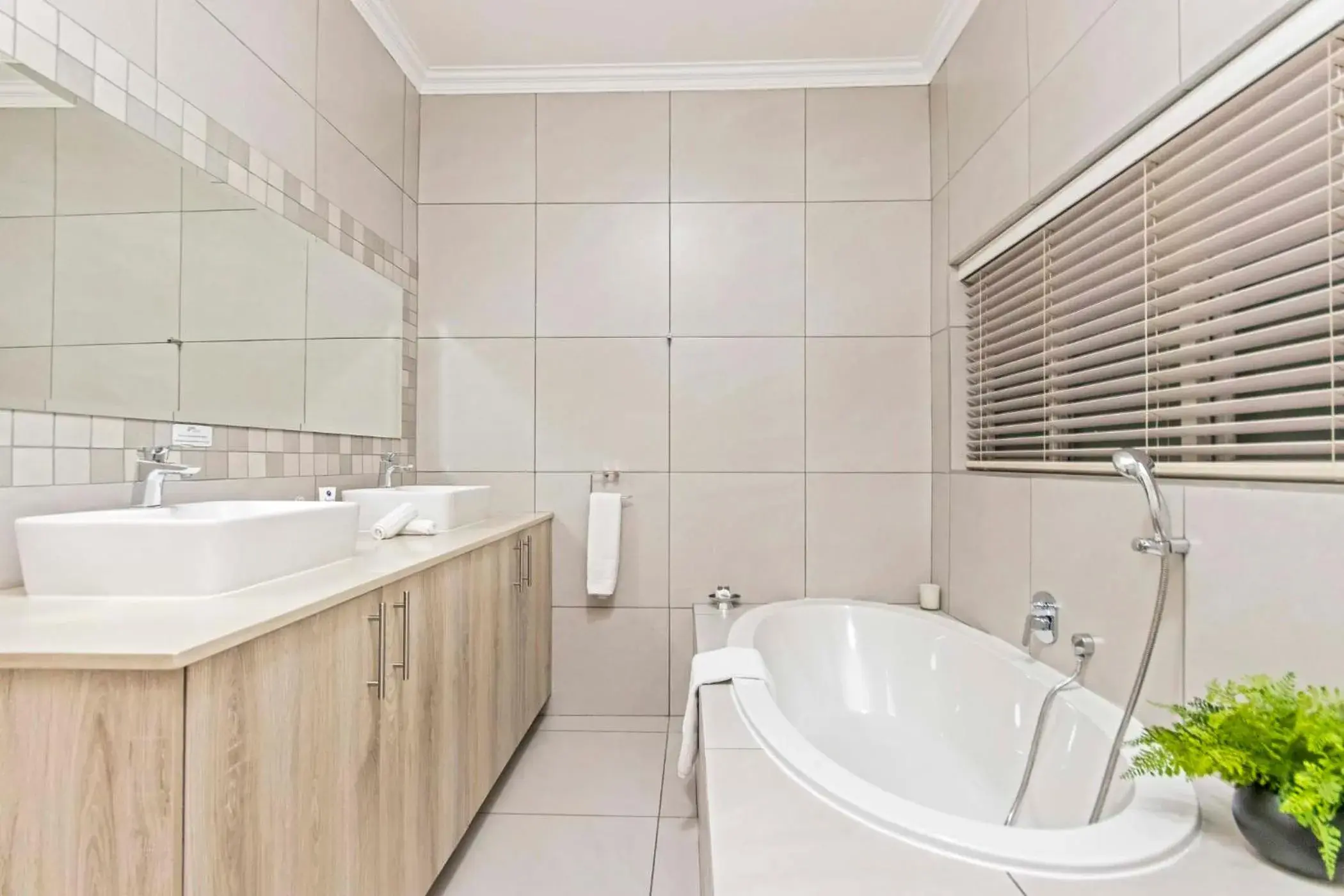 Executive Suite - single occupancy in Dunton Guest House Executive Suite - single occupancy in Dunton Guest House