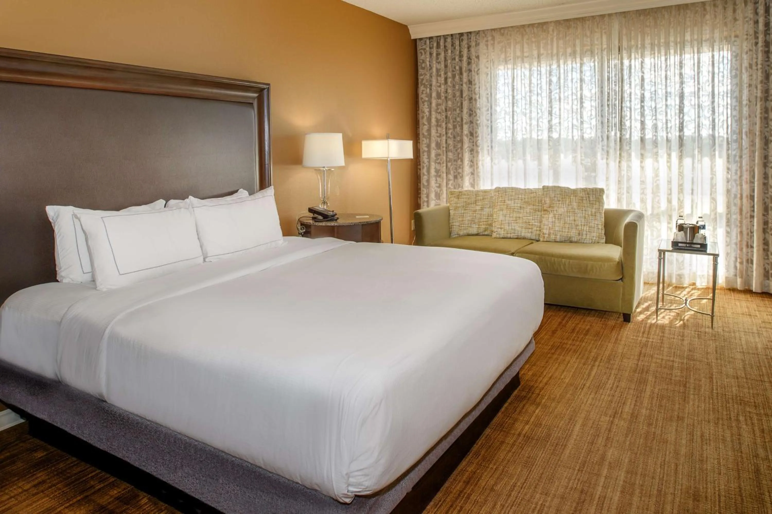 Bed in Hilton St. Louis Airport