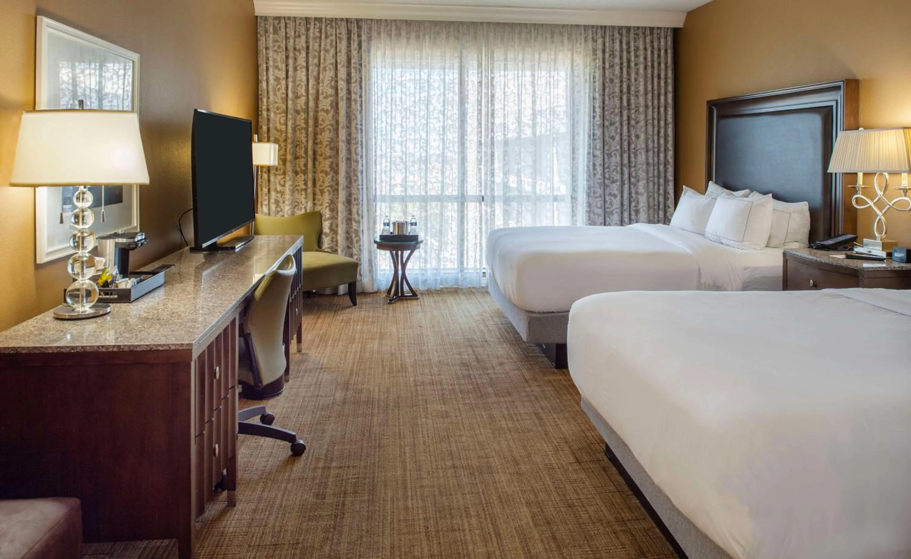 Bed in Hilton St. Louis Airport