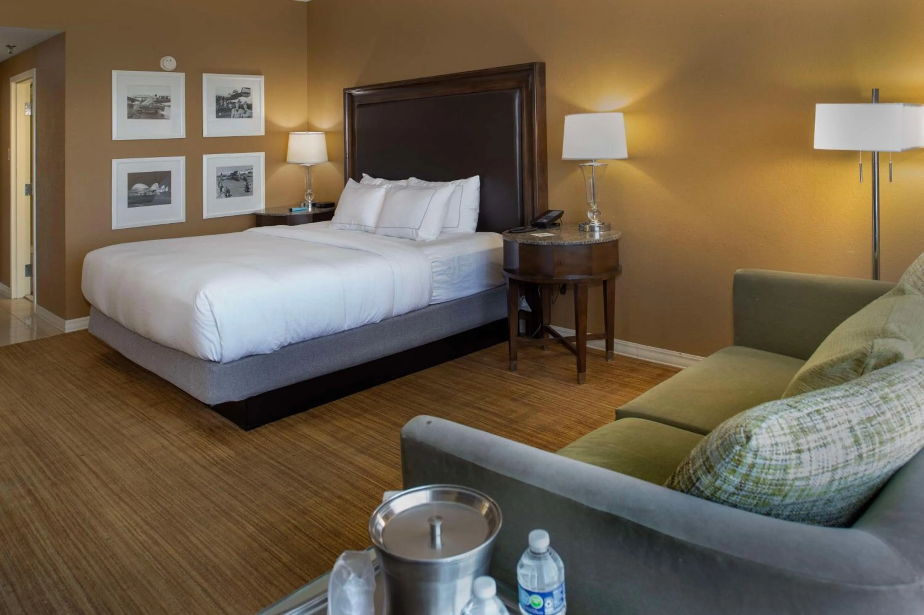 Bed in Hilton St. Louis Airport