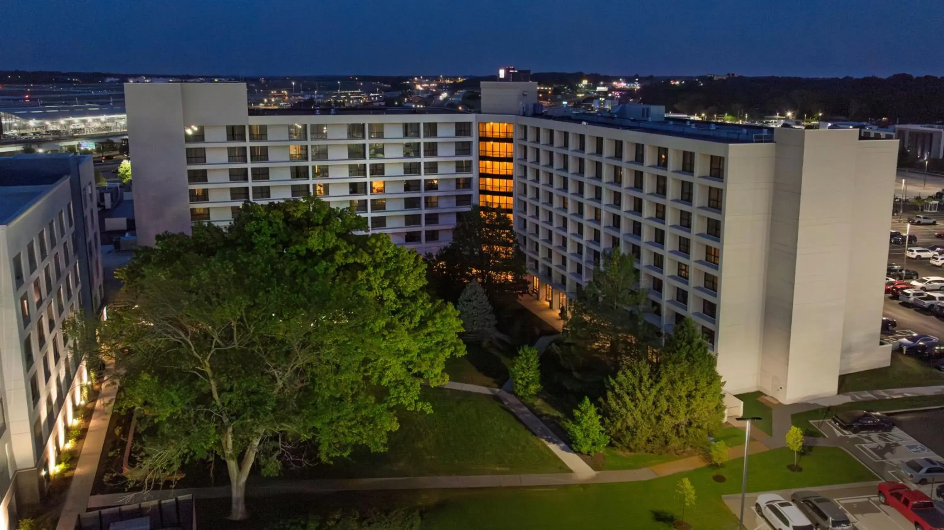Property building in Hilton St. Louis Airport Property building in Hilton St. Louis Airport
