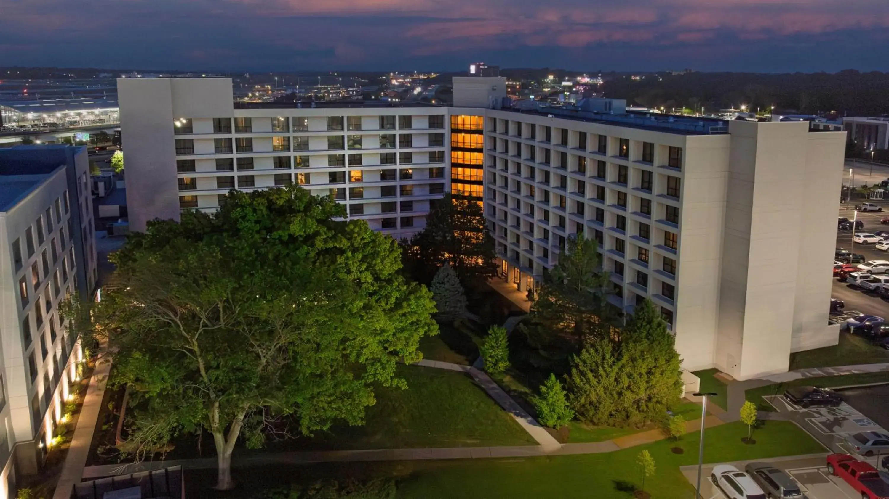 Property building in Hilton St. Louis Airport Property building in Hilton St. Louis Airport