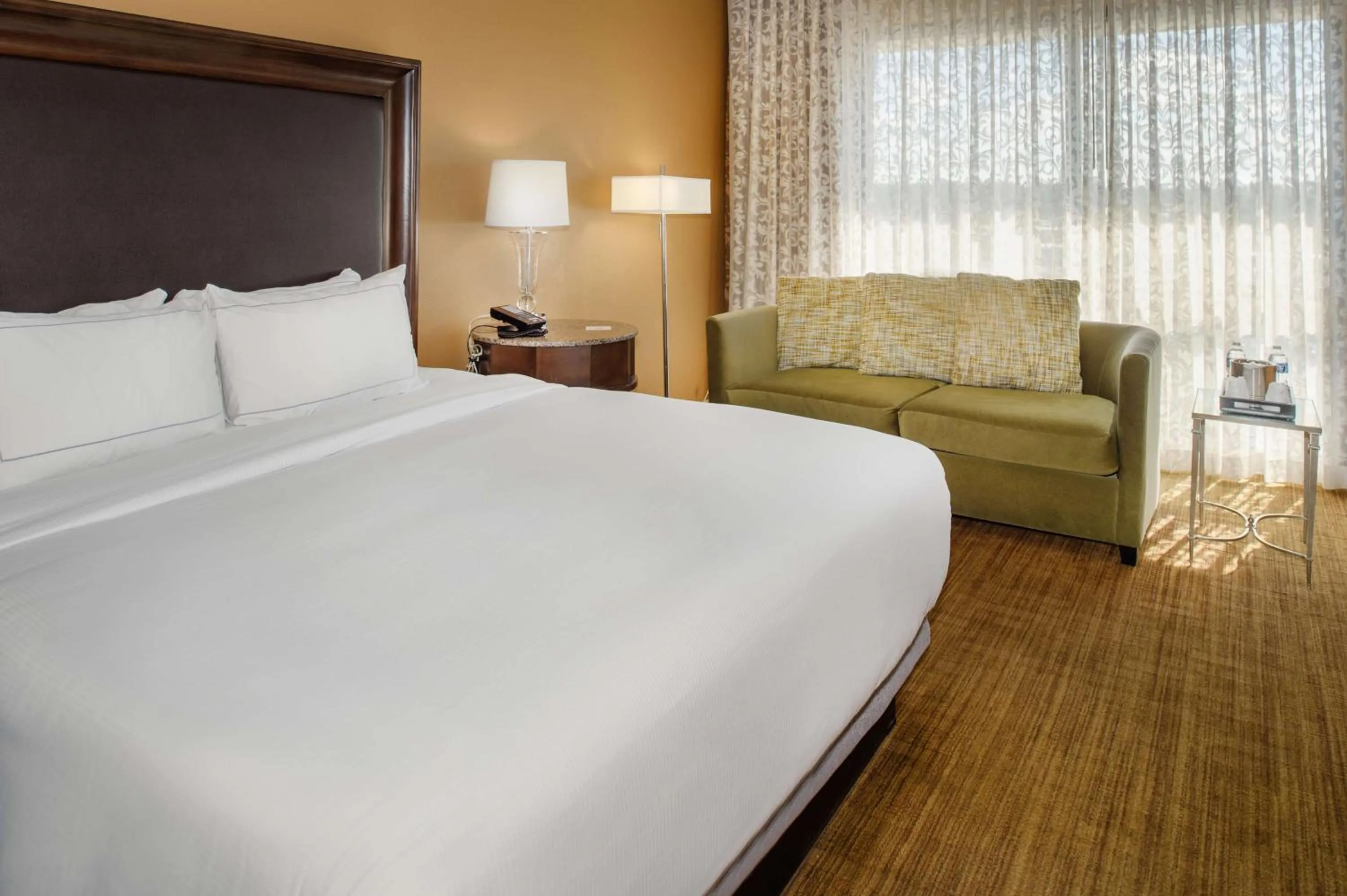 Bed in Hilton St. Louis Airport