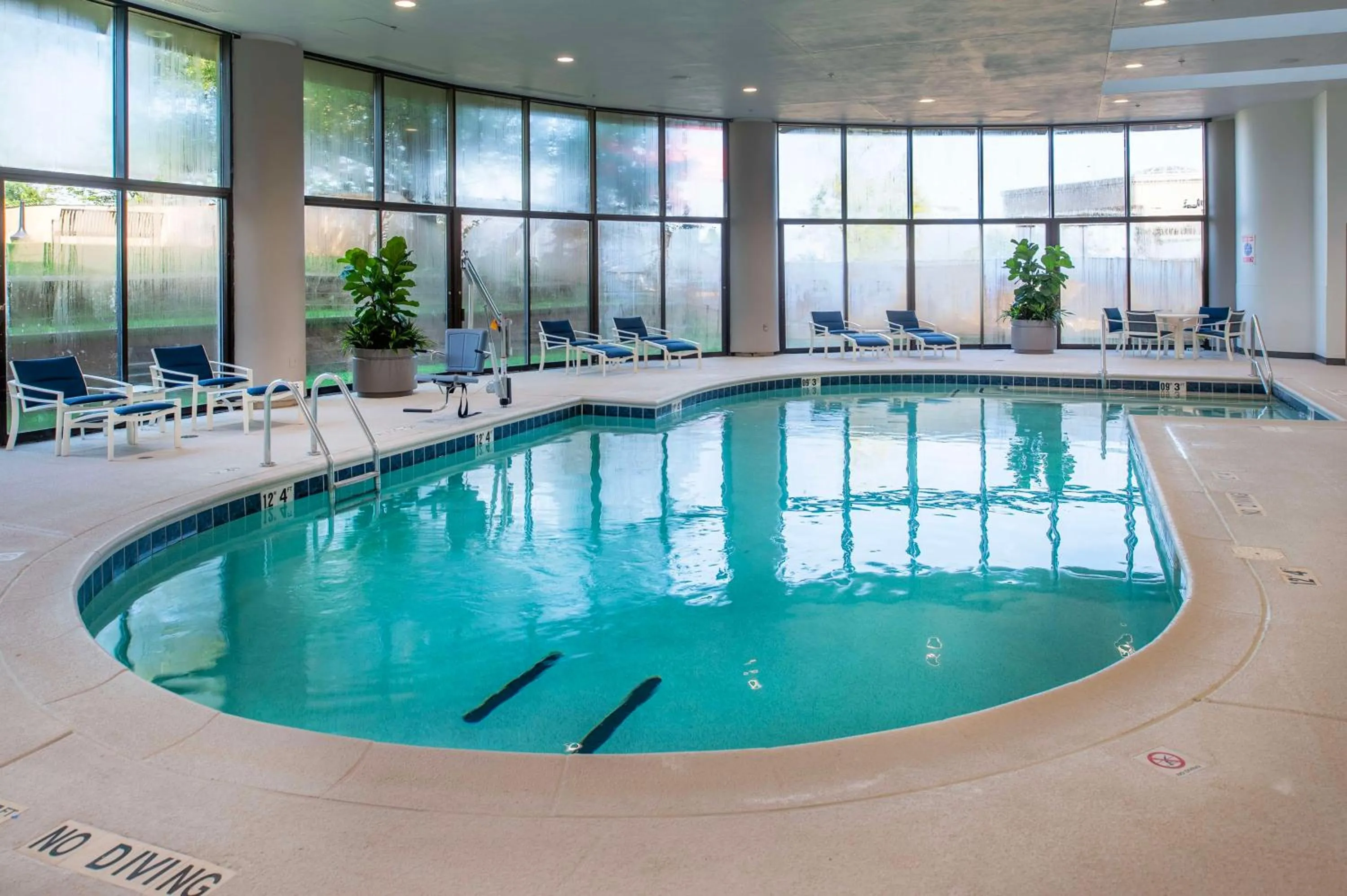 Swimming pool in Hilton St. Louis Airport
