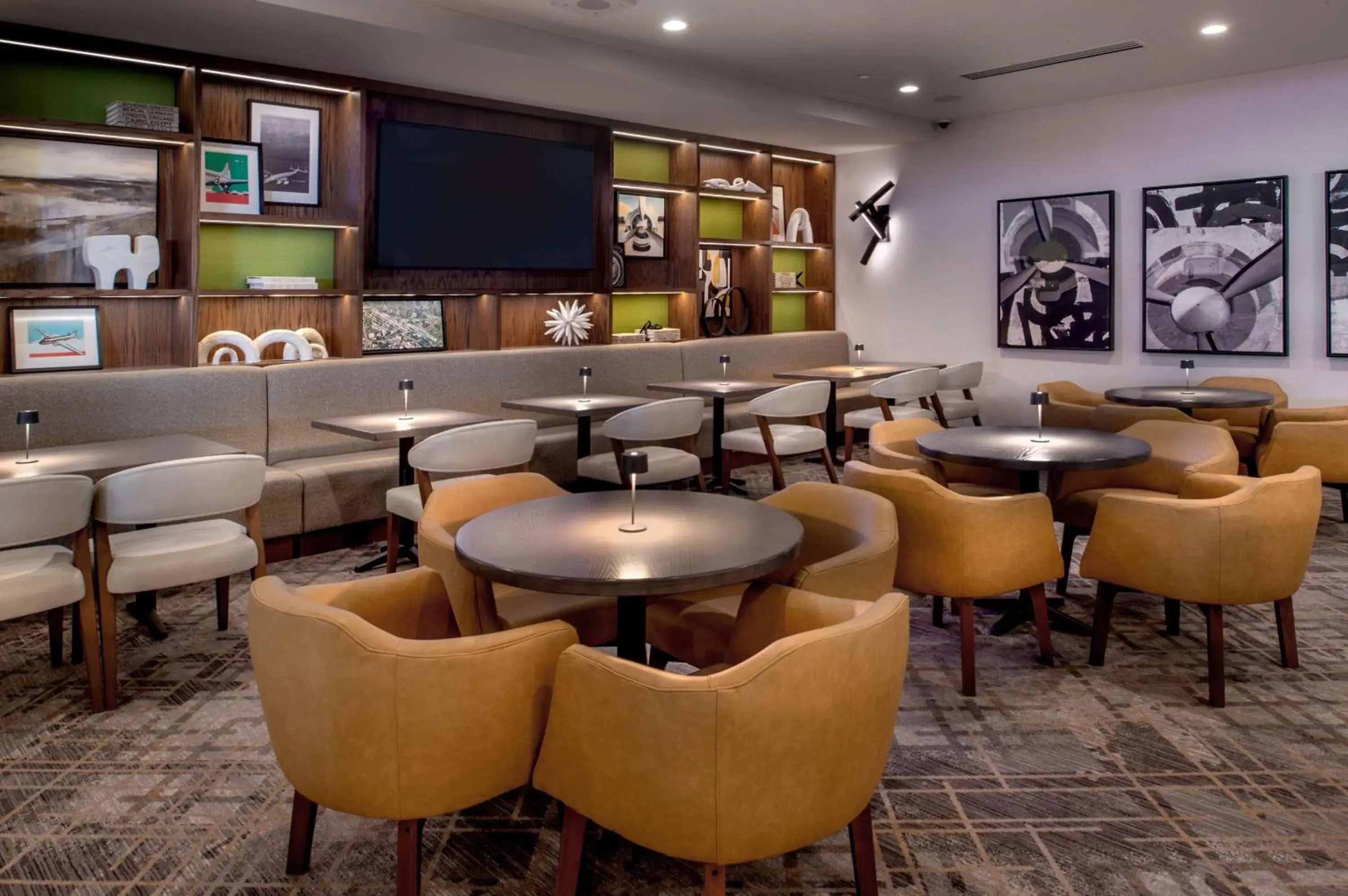 Restaurant/places to eat in Hilton St. Louis Airport Restaurant/places to eat in Hilton St. Louis Airport