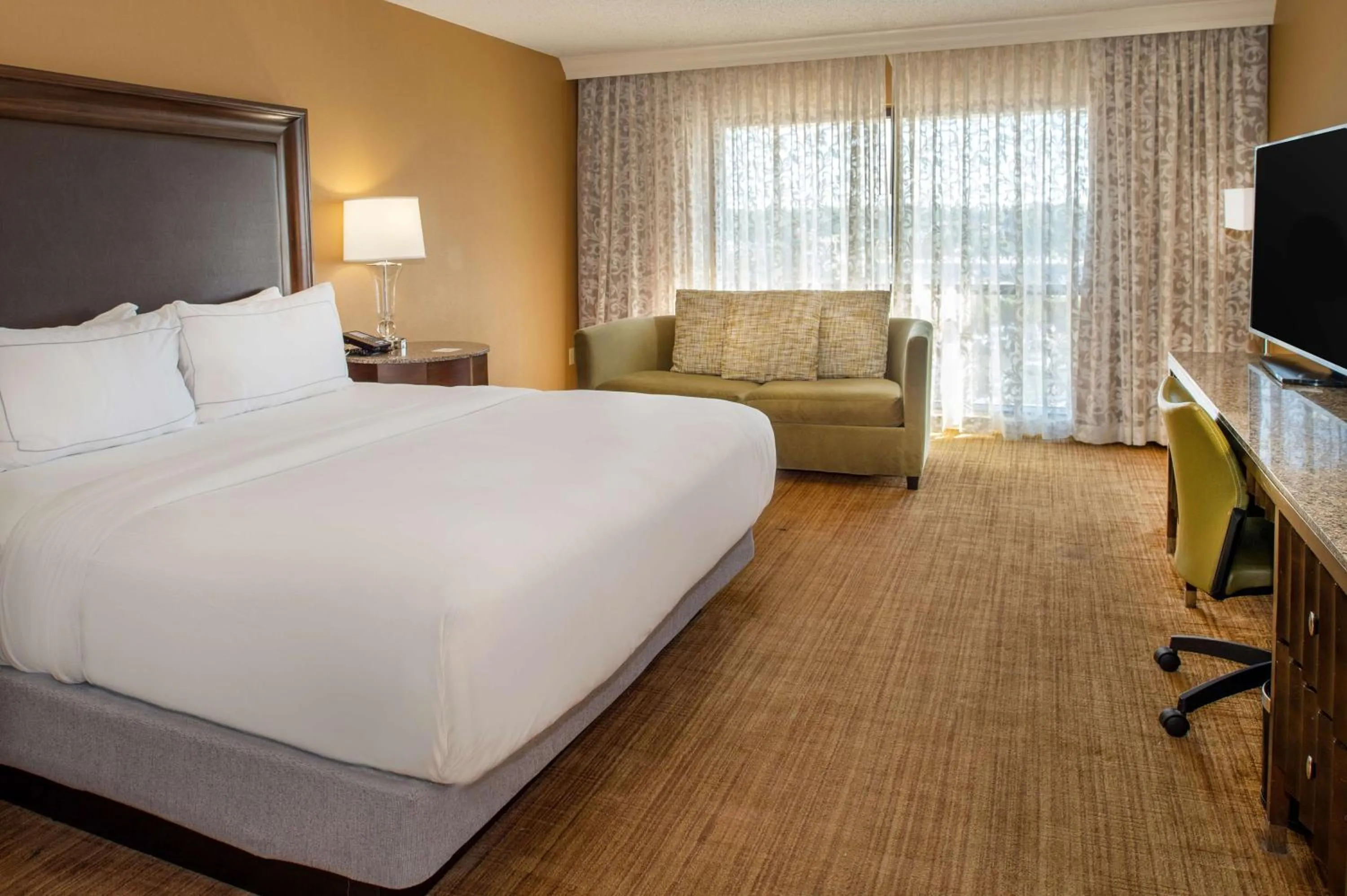 Bed in Hilton St. Louis Airport