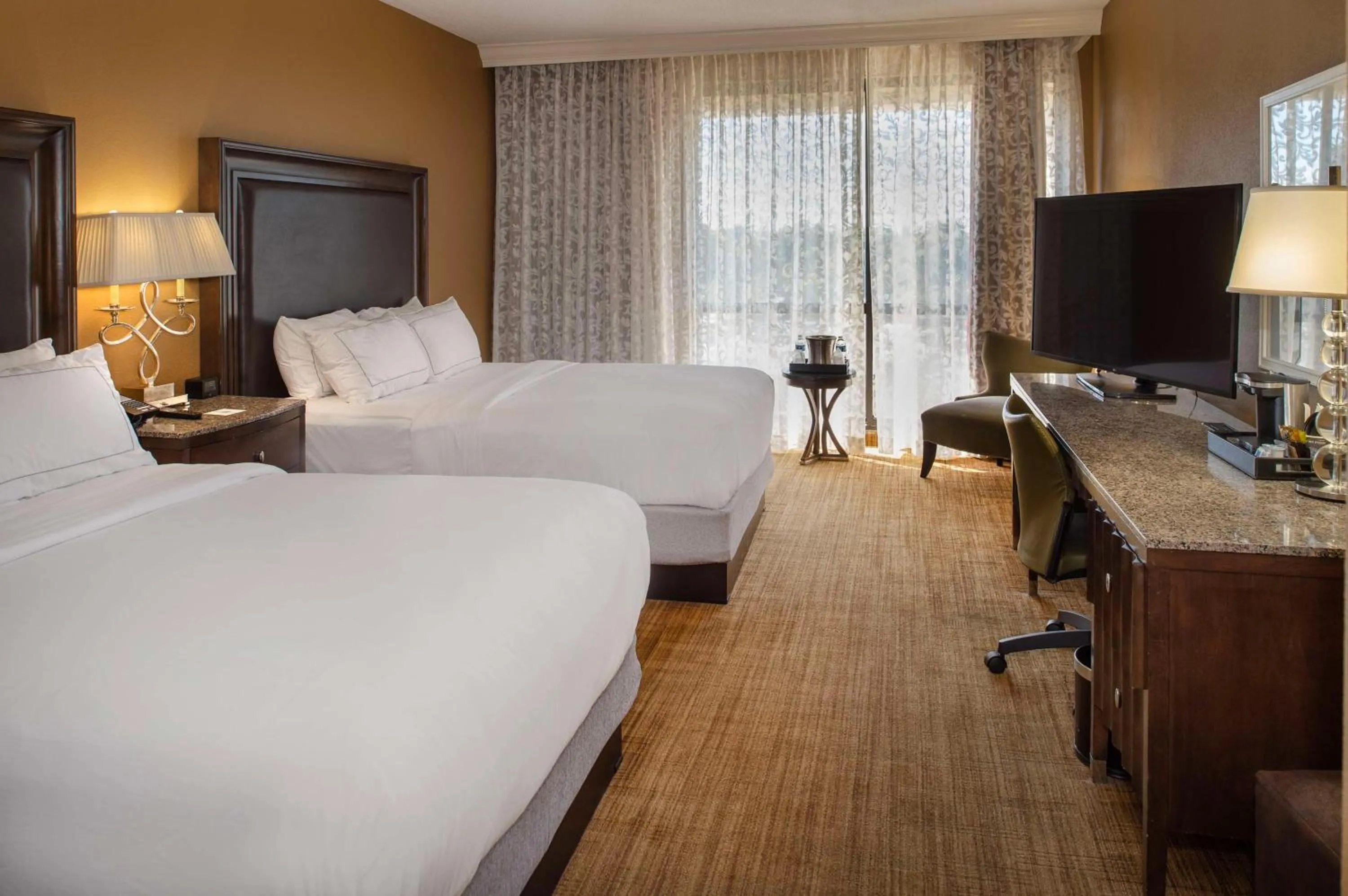 Bed in Hilton St. Louis Airport