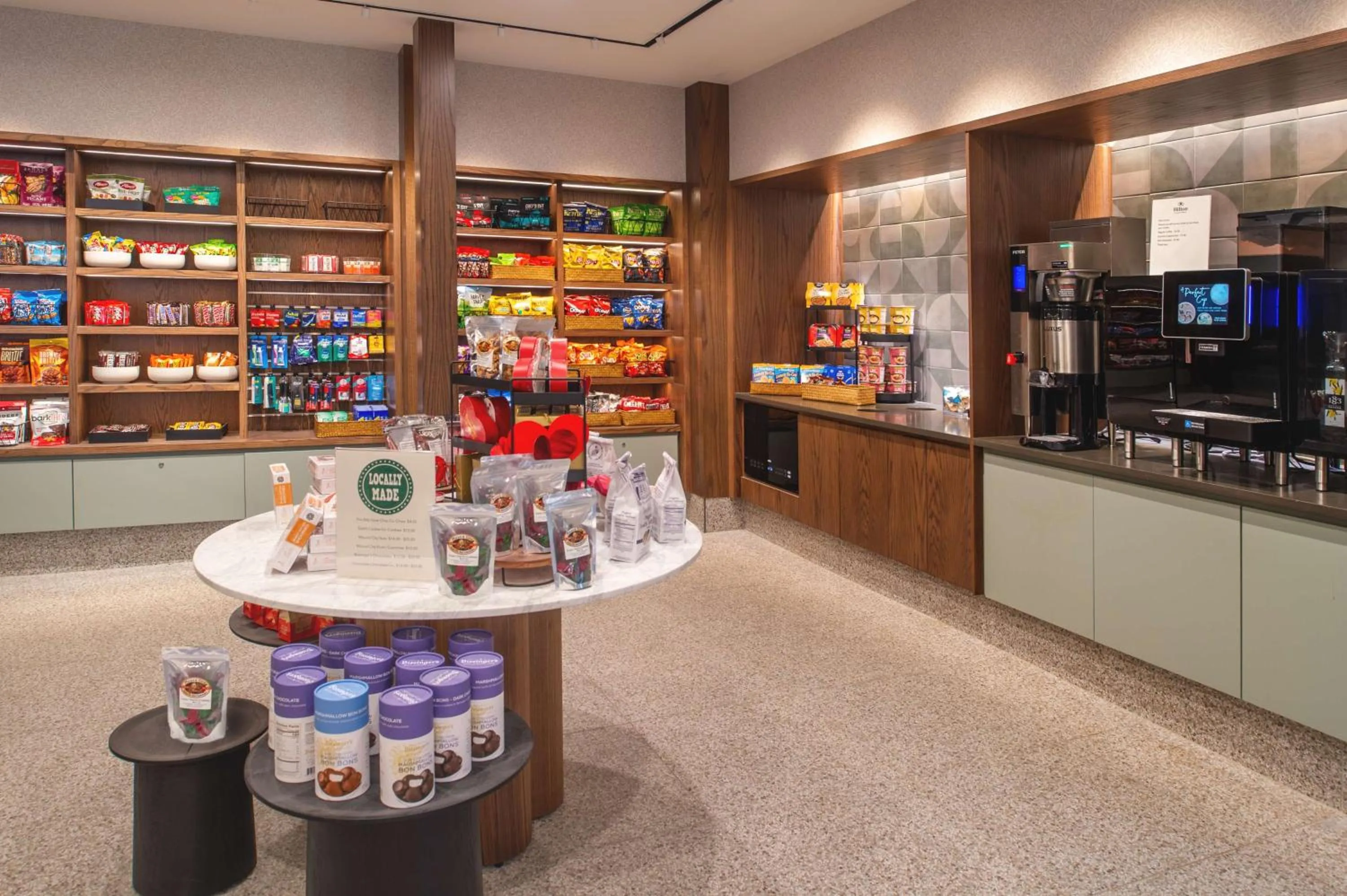 Restaurant/places to eat in Hilton St. Louis Airport