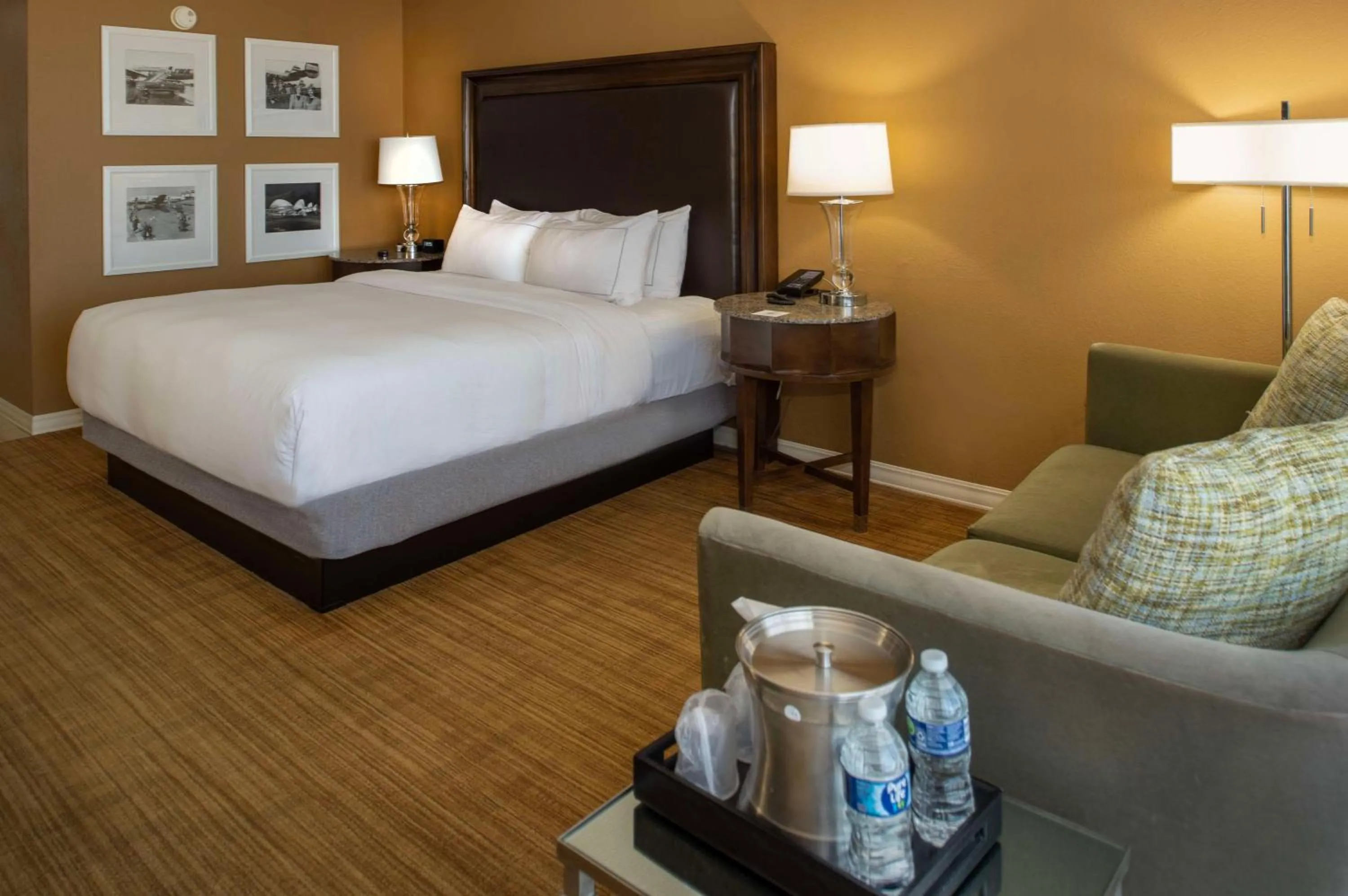 Bed in Hilton St. Louis Airport