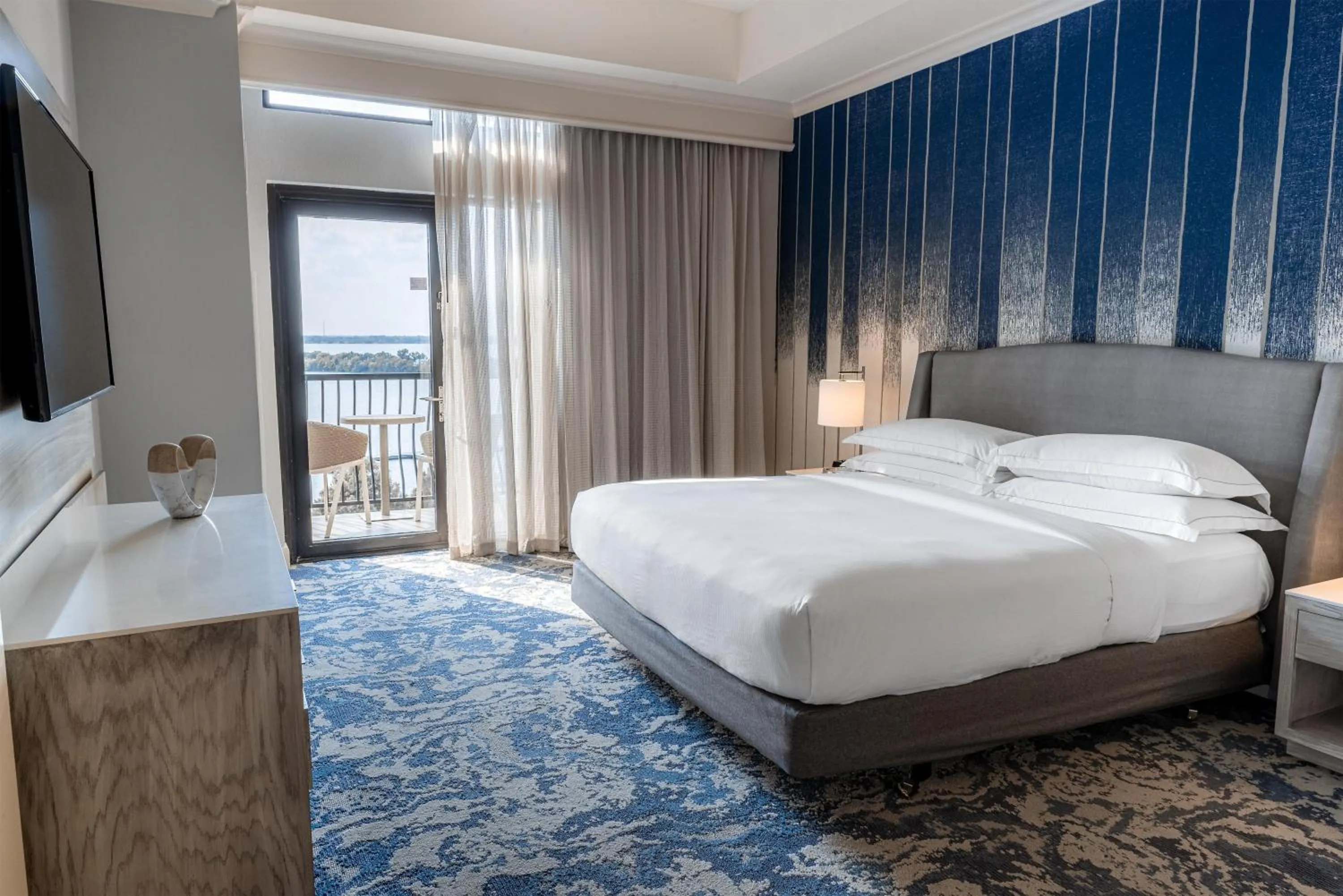 Bed in Hilton Dallas/Rockwall Lakefront Hotel