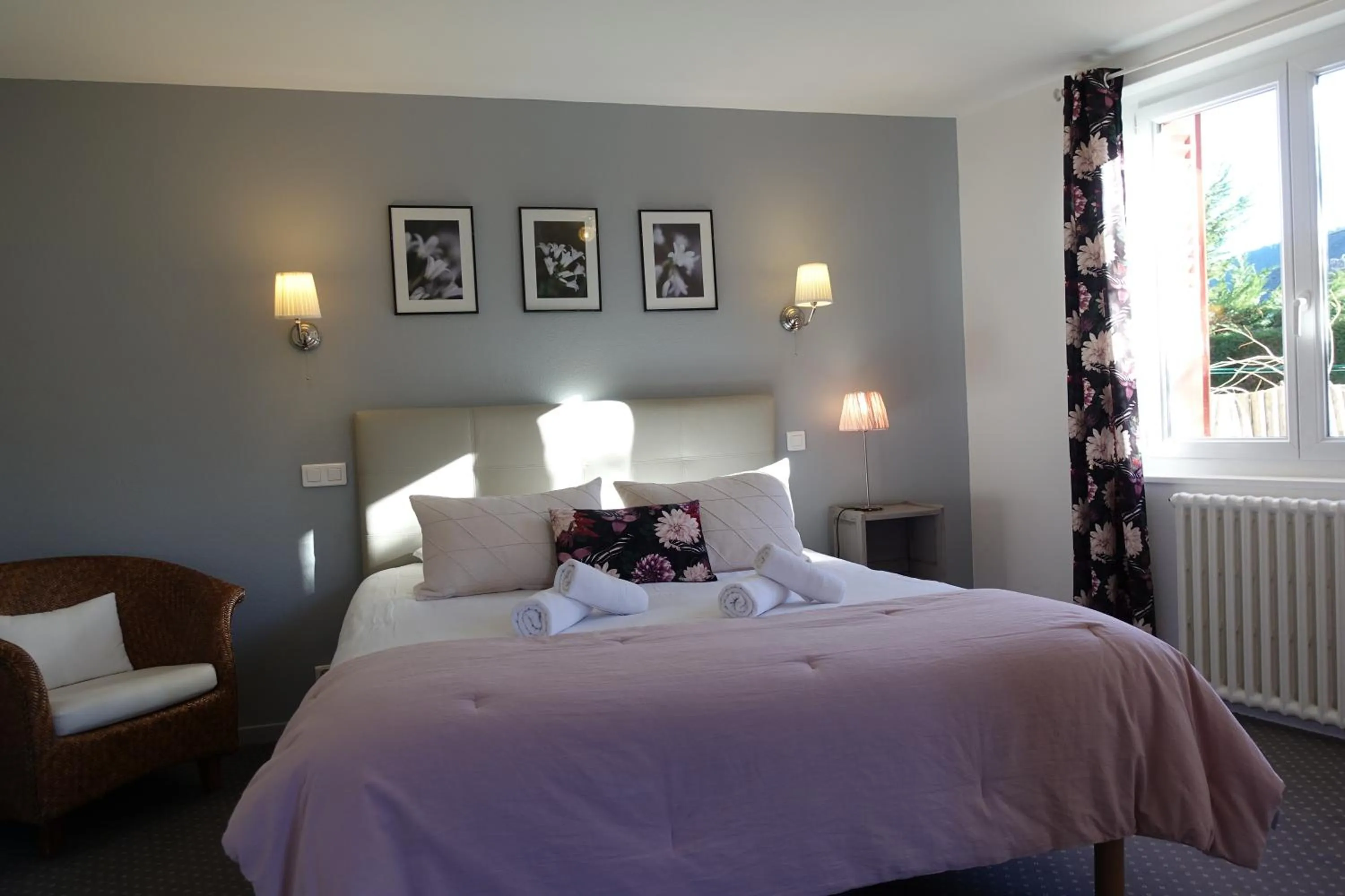 Bed in Hôtel Restaurant du Plomb du Cantal