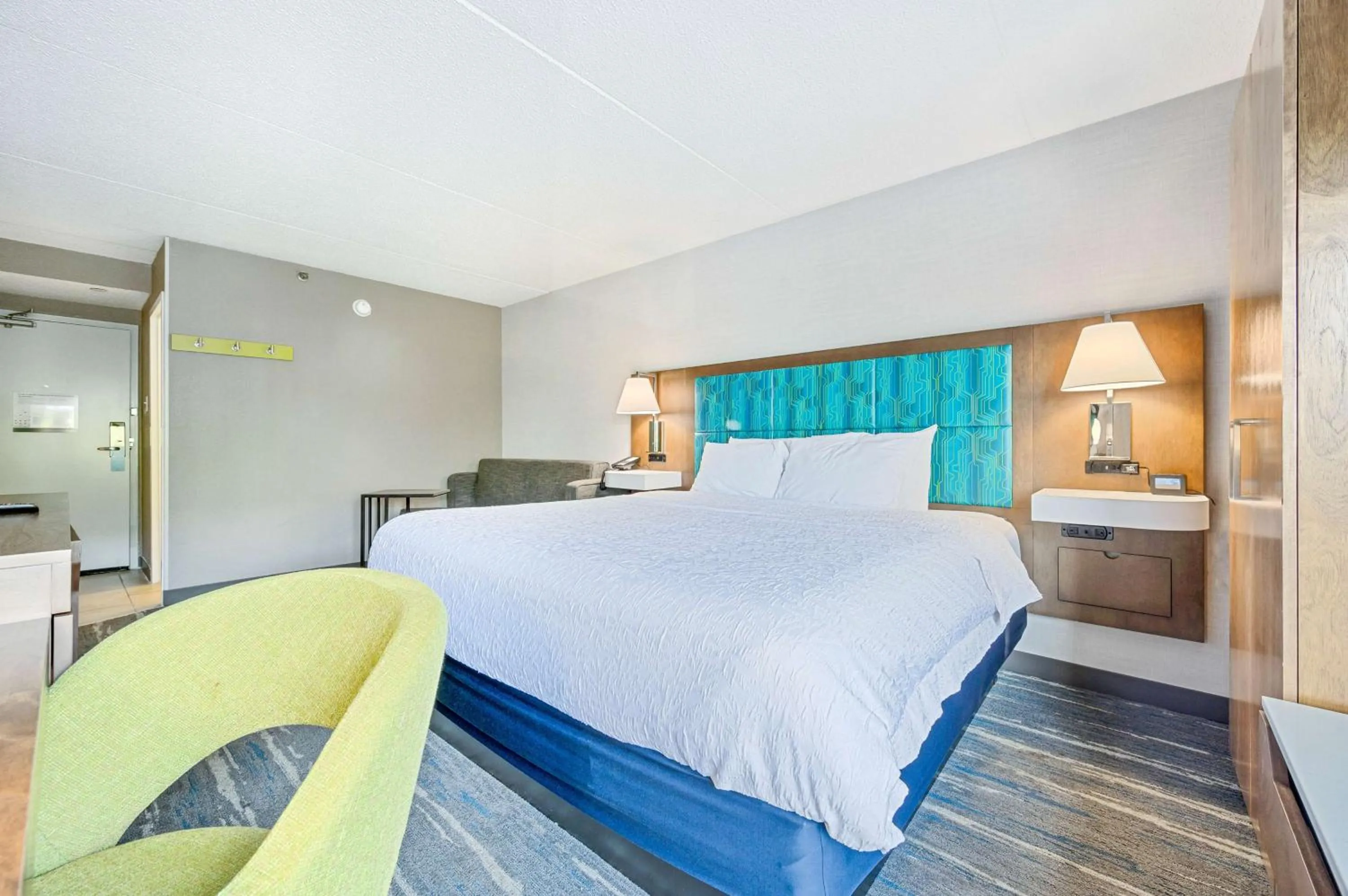 Bed in Hampton Inn St. Louis - Westport