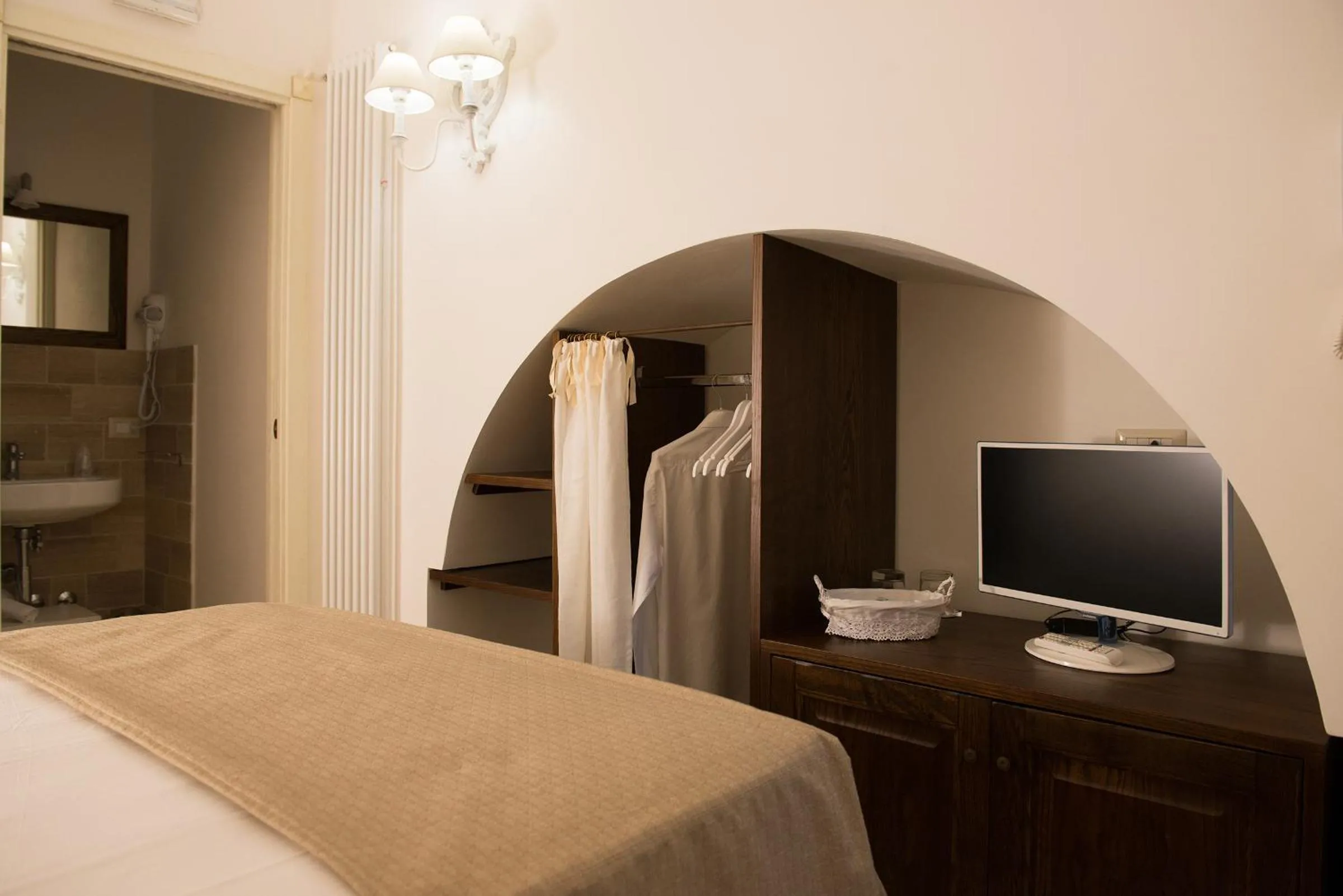 Double Room with Private Bathroom - single occupancy in Antica Via Roma B&B E RELAX
