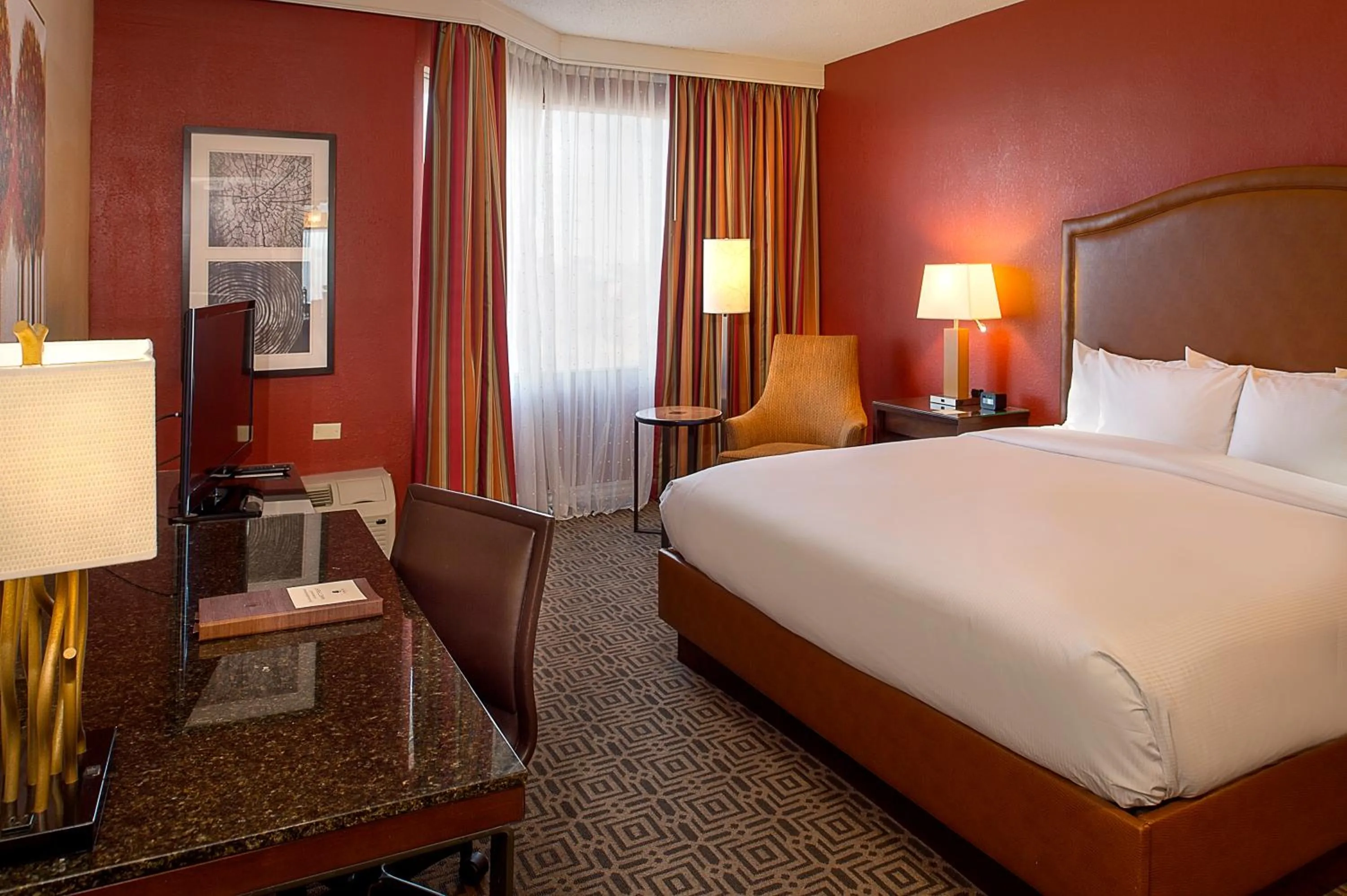 Bed in DoubleTree by Hilton Hotel St. Louis - Chesterfield