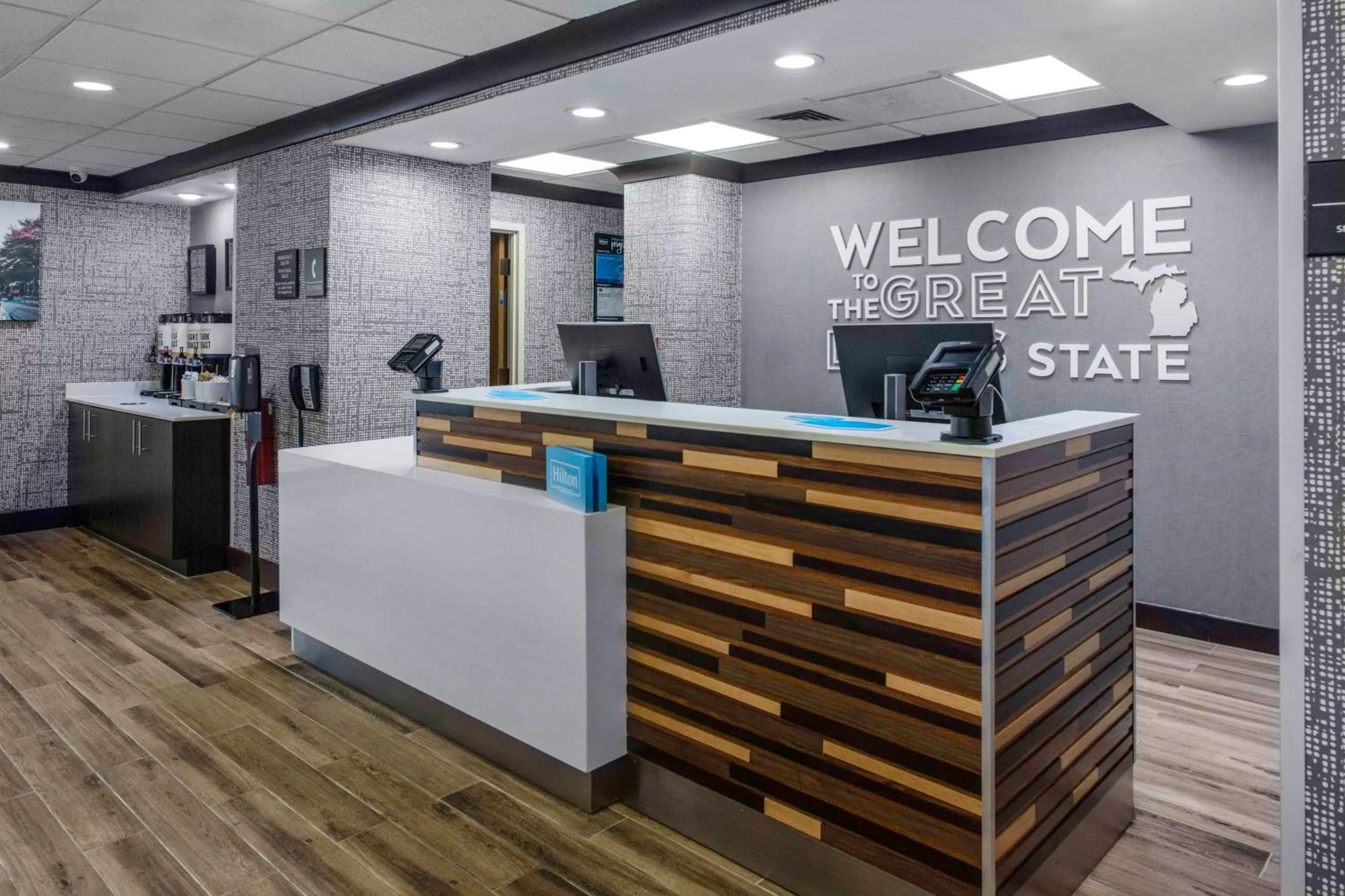 Lobby or reception in Hampton Inn Detroit Northville