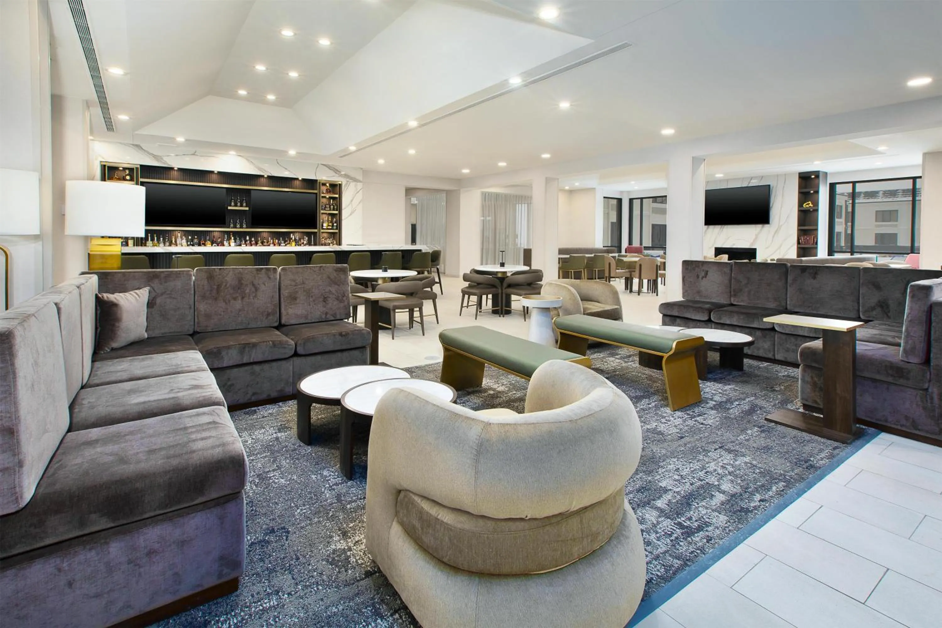 Lobby or reception in DoubleTree by Hilton Hotel Detroit Novi