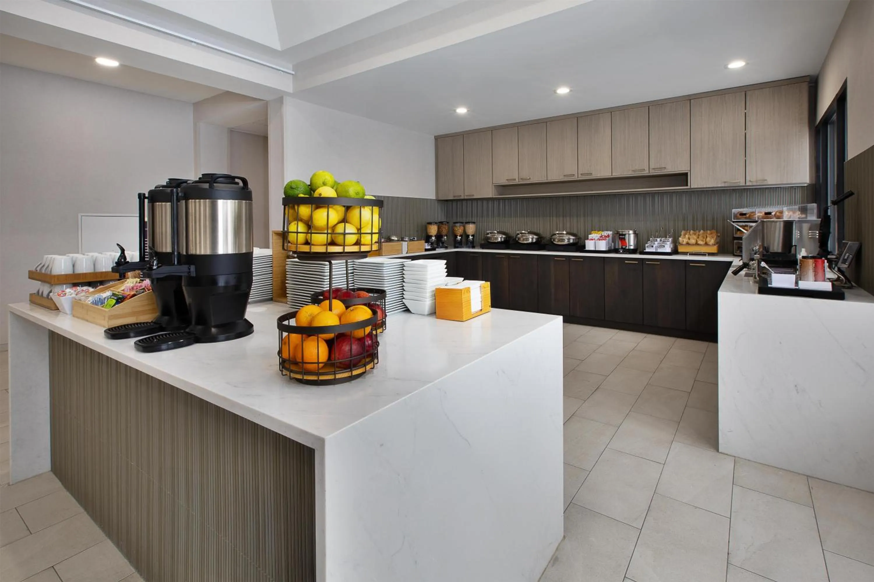 Breakfast in DoubleTree by Hilton Hotel Detroit Novi