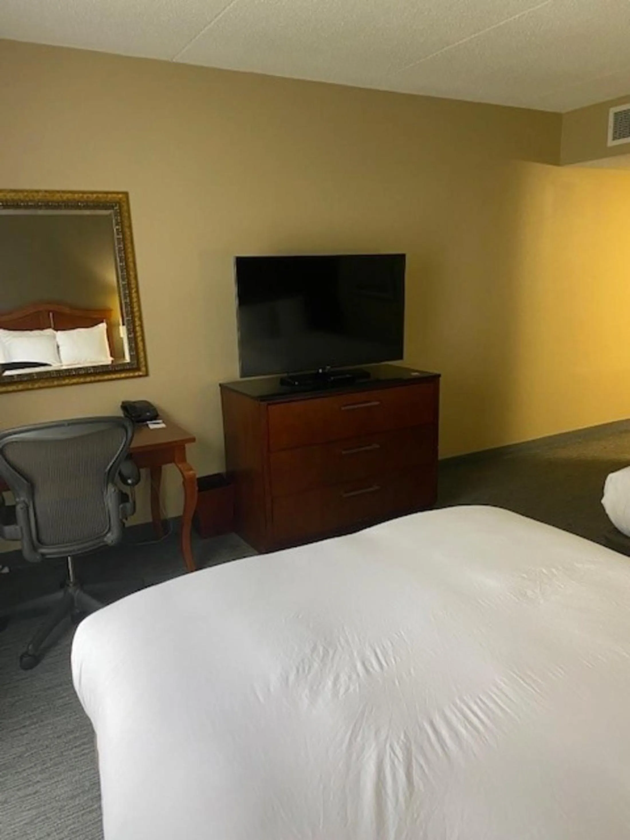 Bed in DoubleTree by Hilton Hotel Detroit Novi