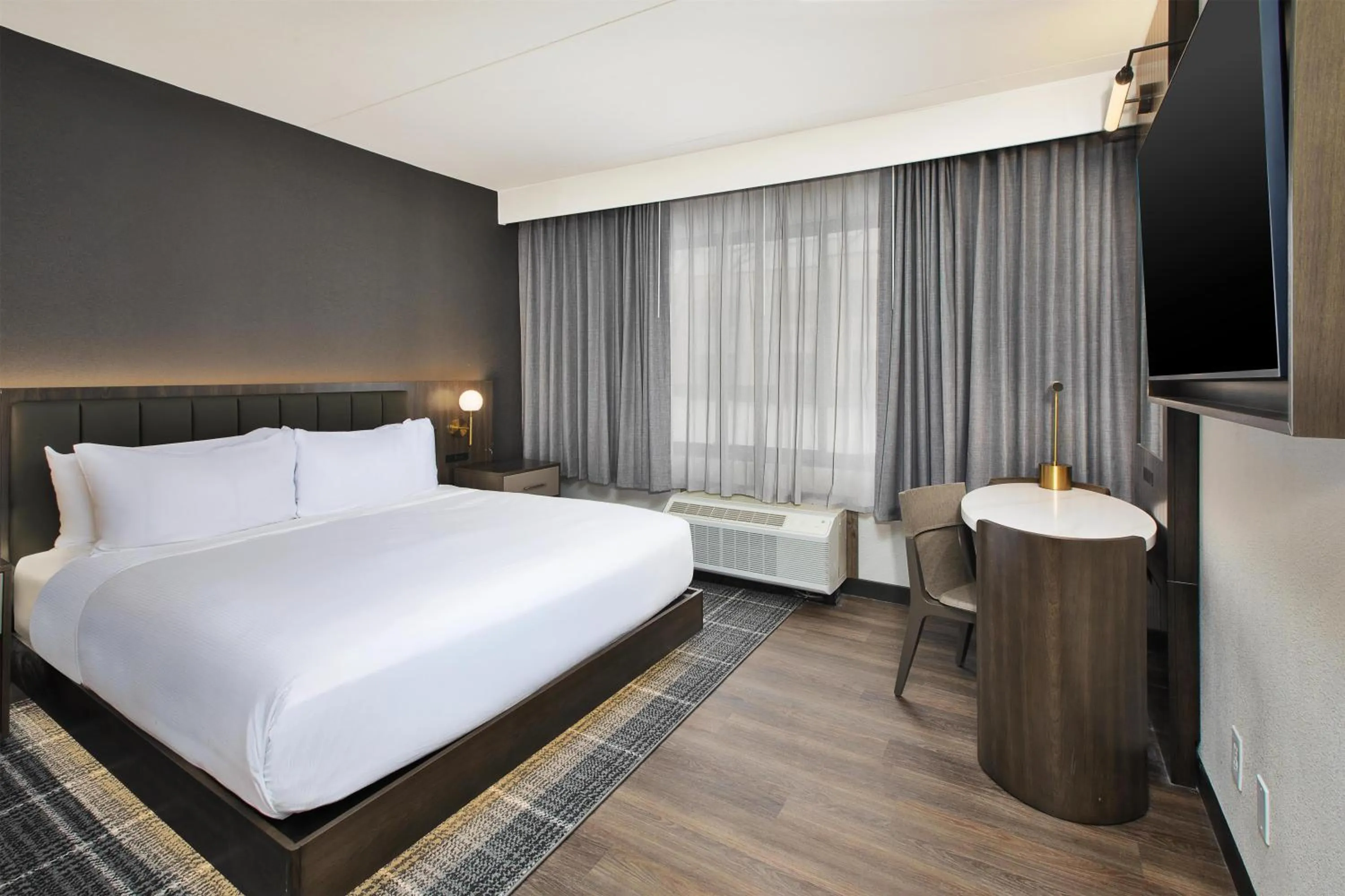 Bed in DoubleTree by Hilton Hotel Detroit Novi