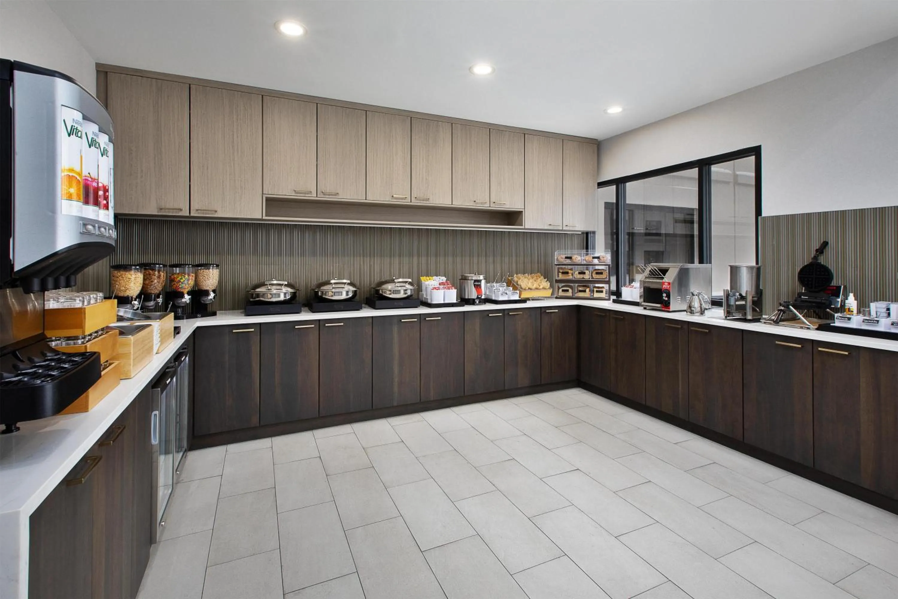 Breakfast in DoubleTree by Hilton Hotel Detroit Novi