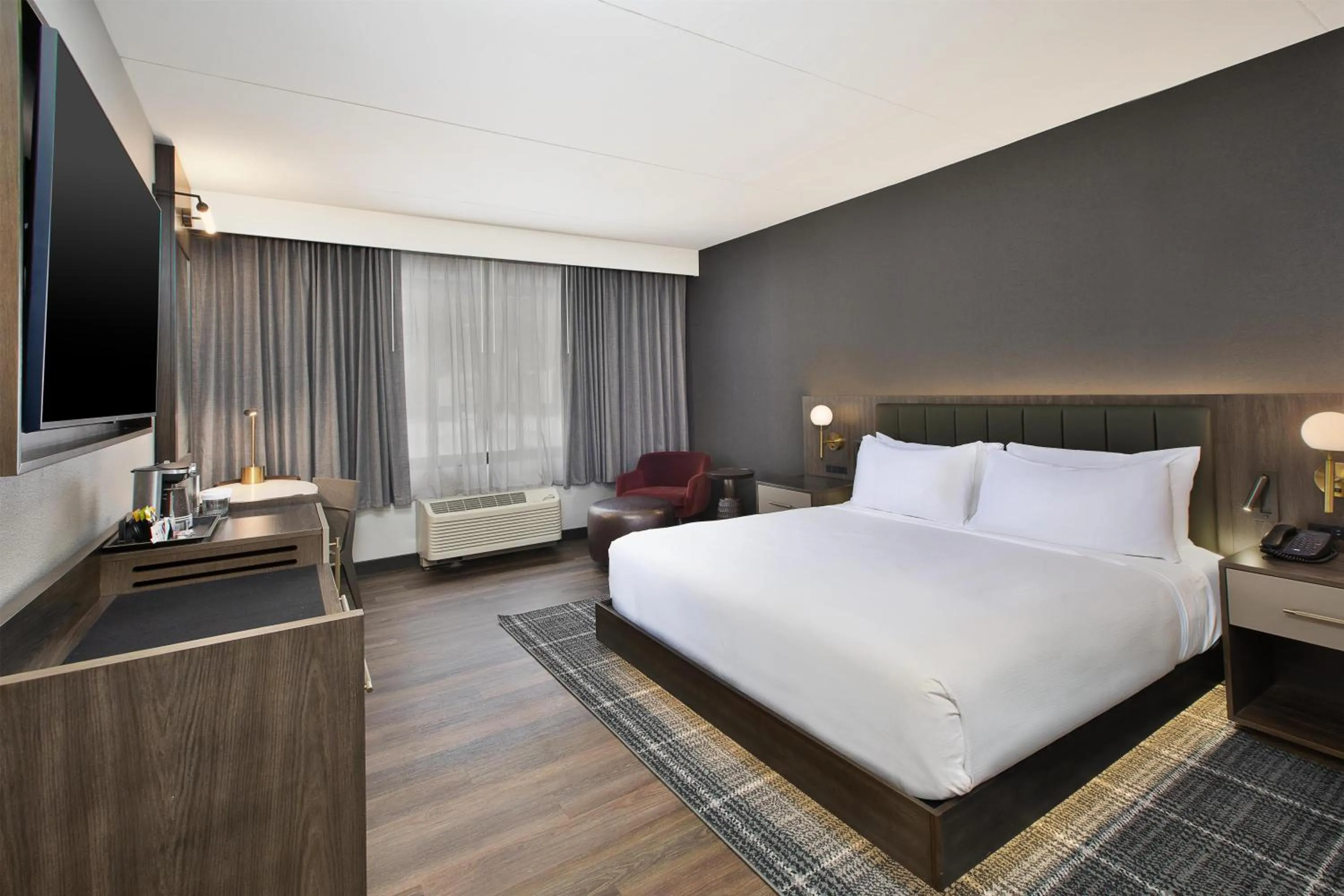 Bed in DoubleTree by Hilton Hotel Detroit Novi