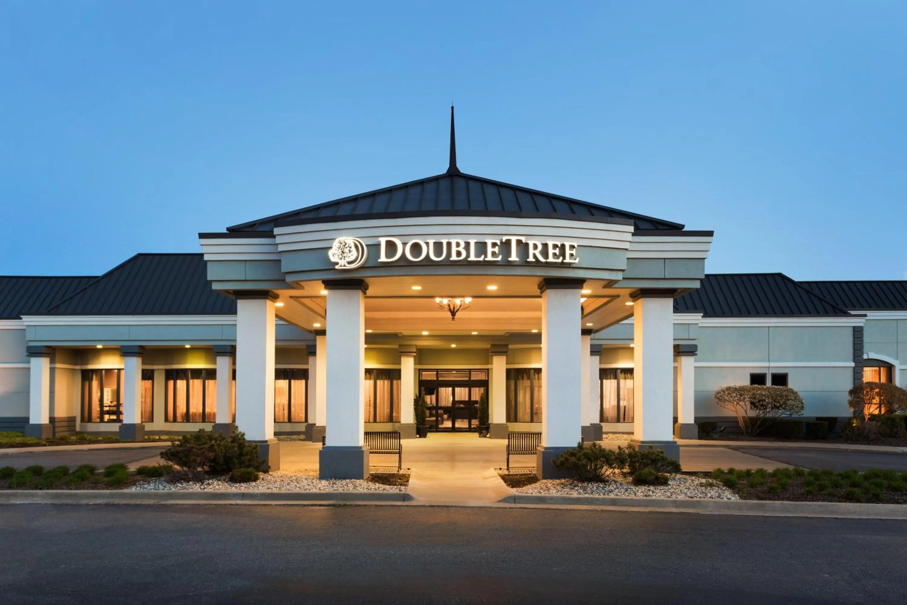 Property building in DoubleTree by Hilton Hotel Detroit Novi