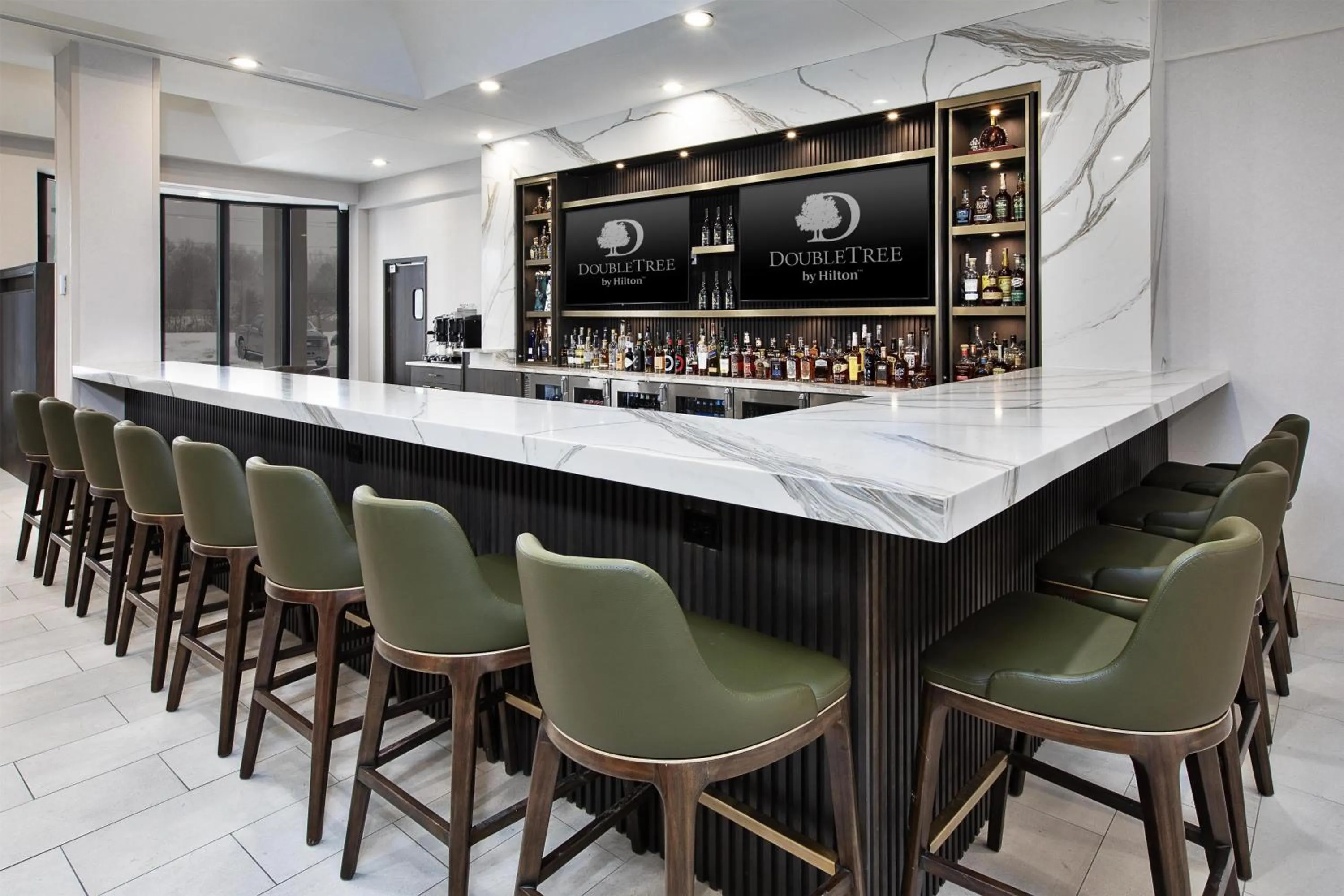 Lounge or bar in DoubleTree by Hilton Hotel Detroit Novi