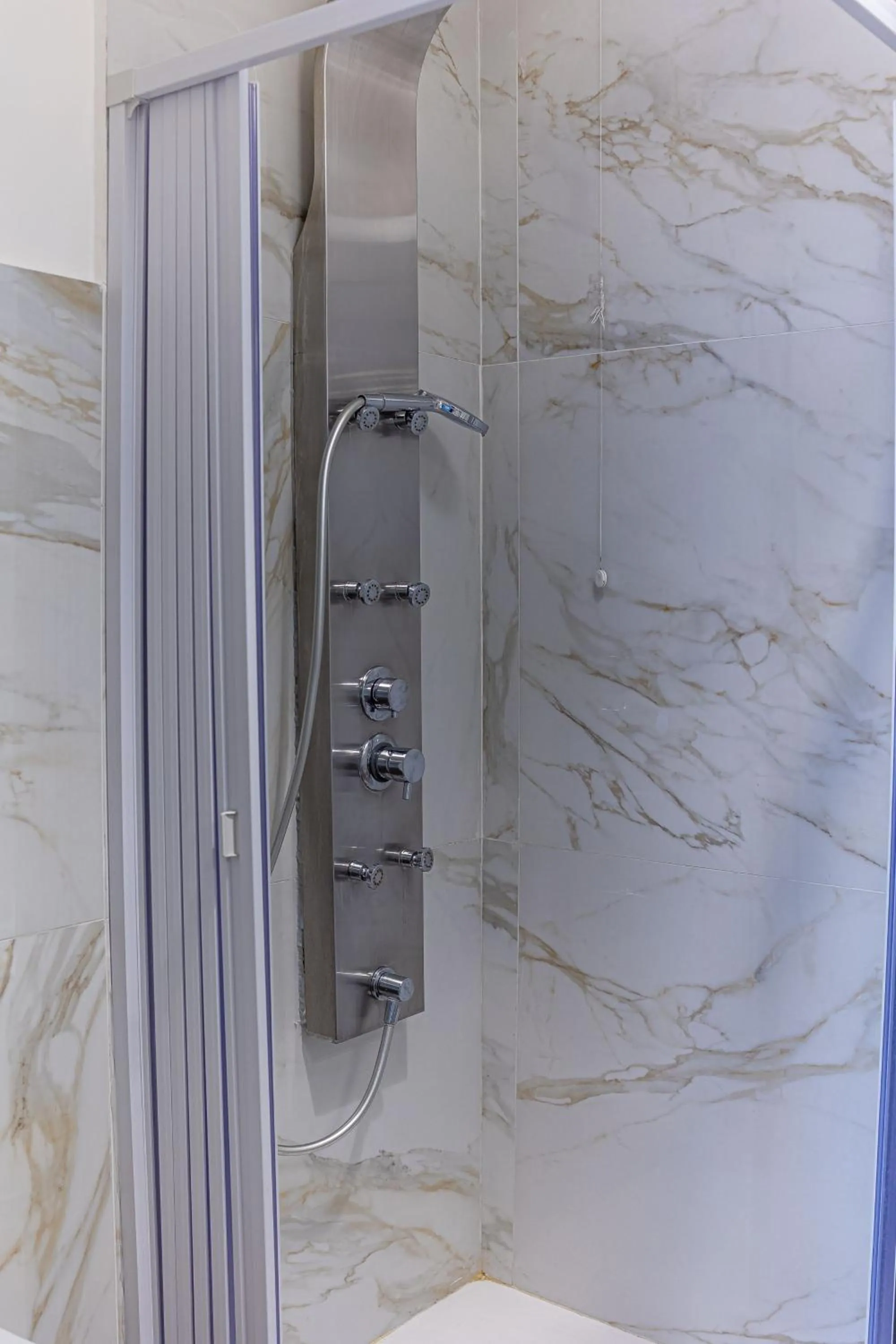 Shower in Nel Cuore di Parthenope