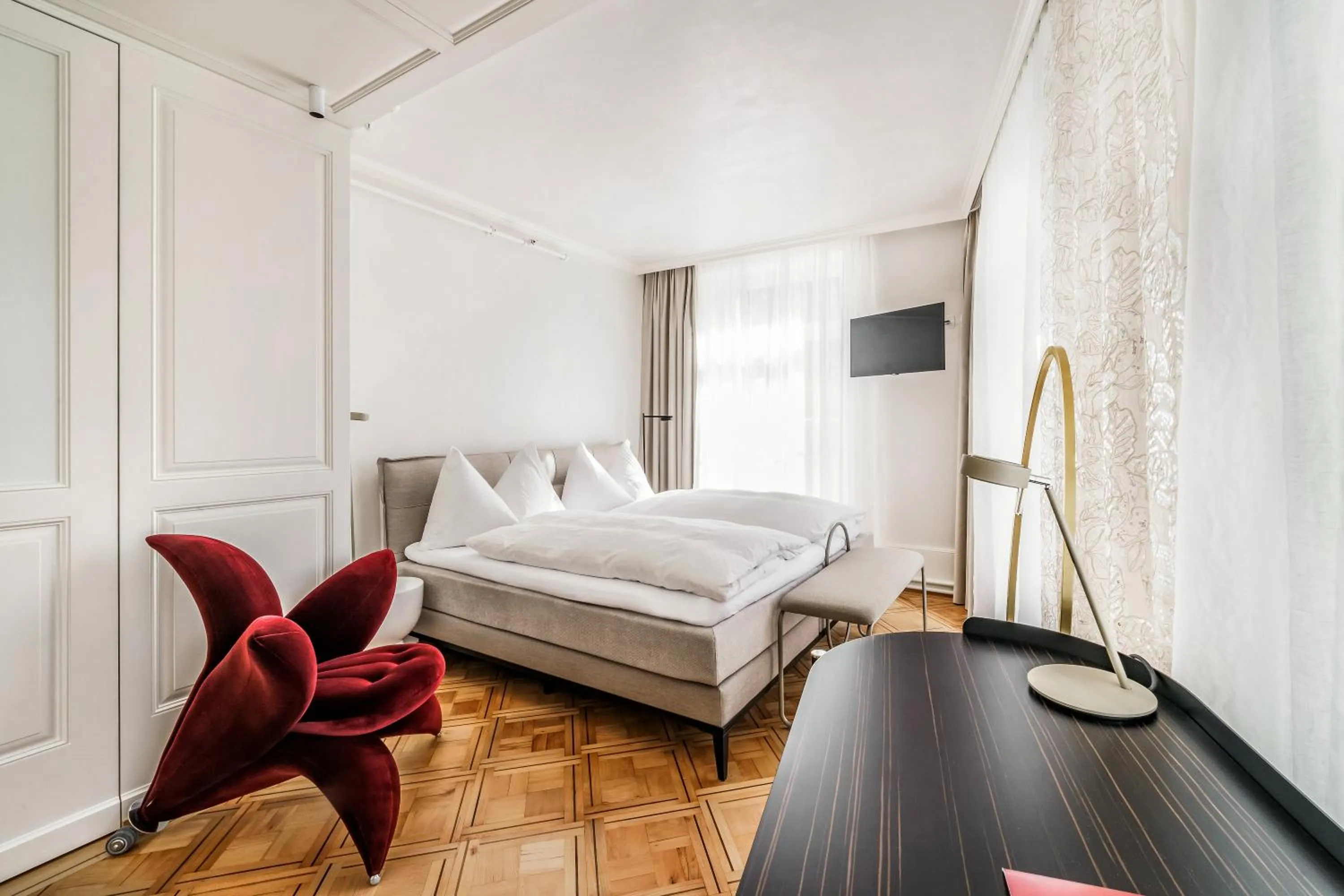 Bed in BLUME Baden Hotel & Restaurant