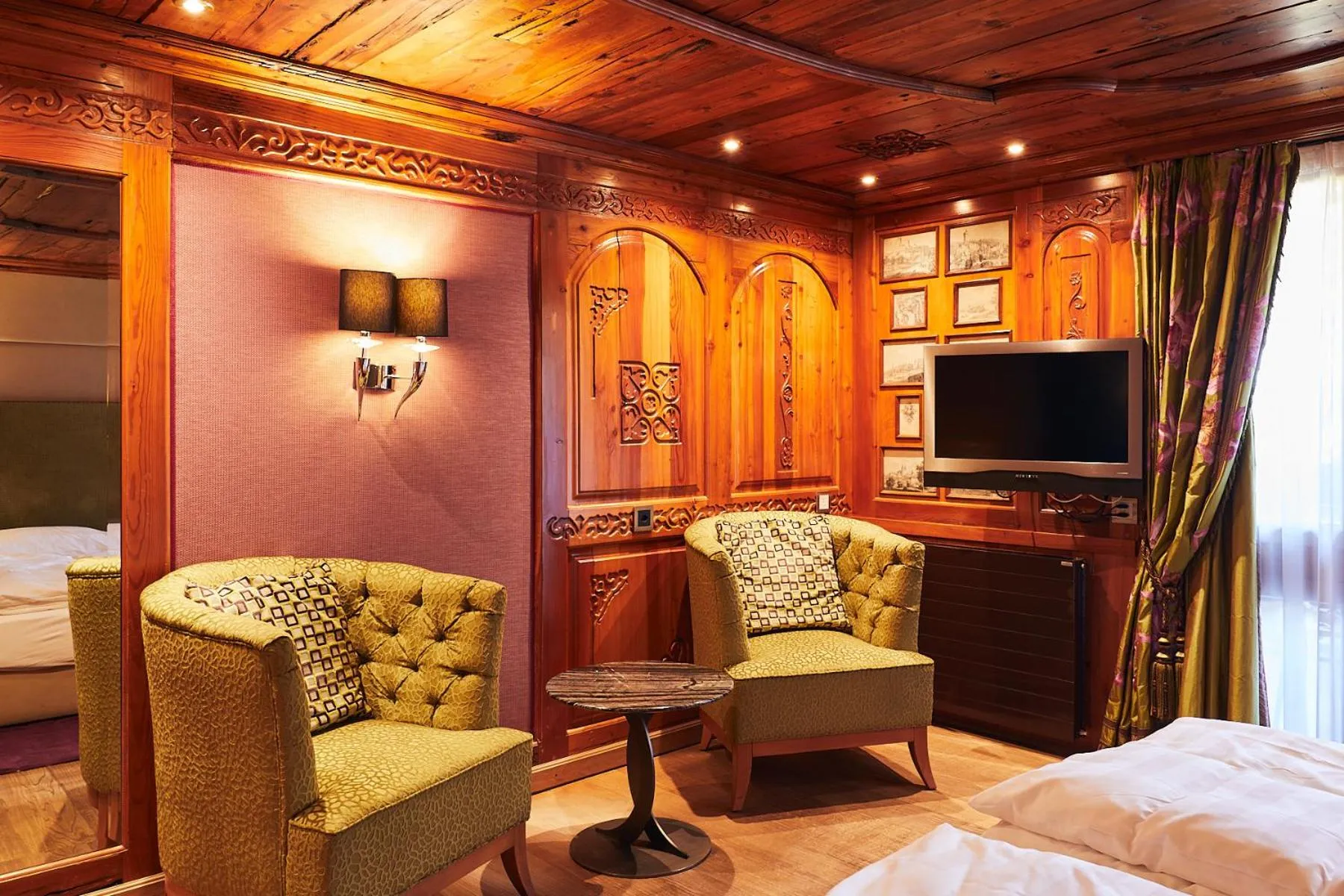 TV and multimedia, Bed in Resort Hotel Alex Zermatt