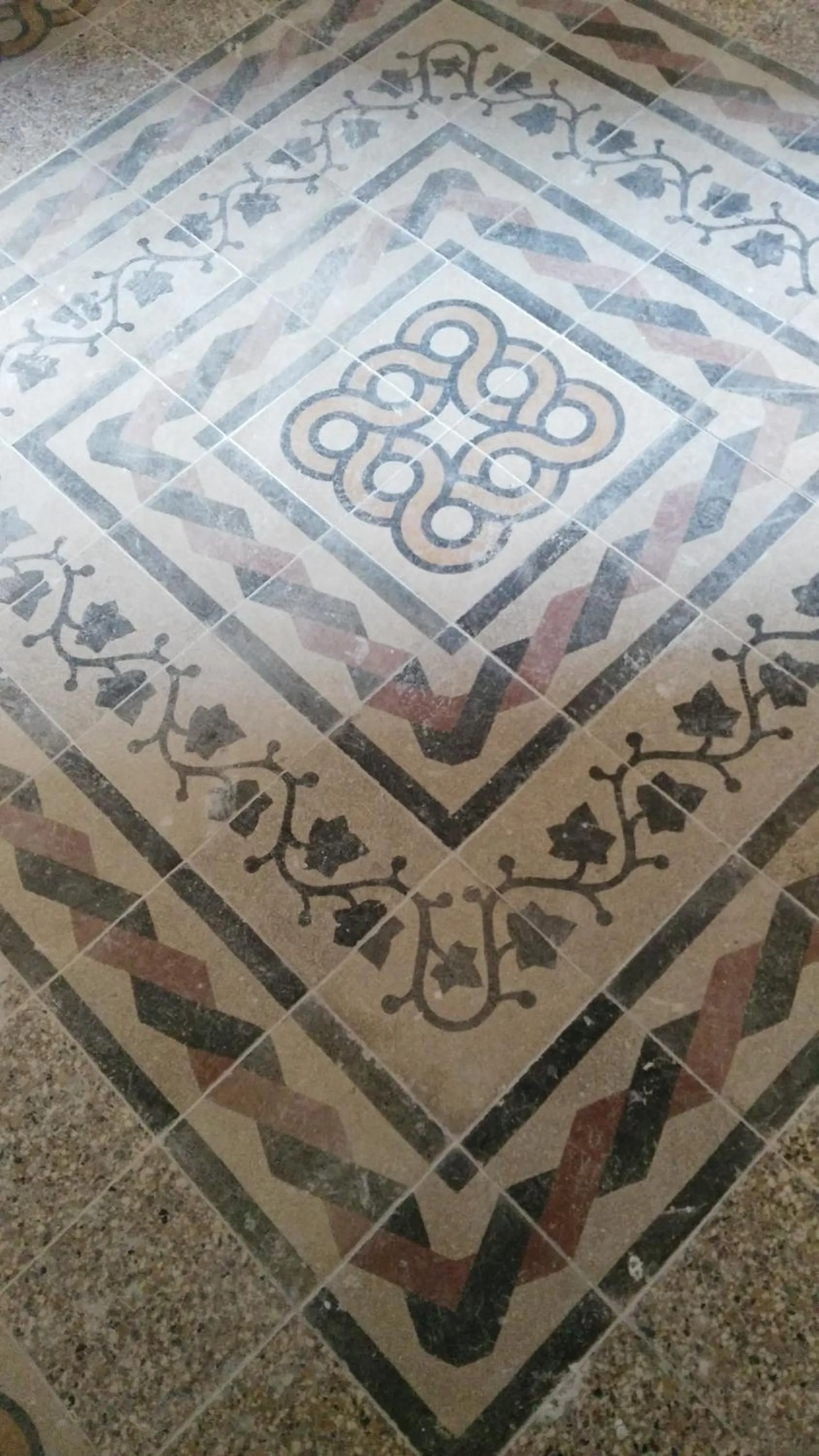 Decorative detail in AL 32 B&B